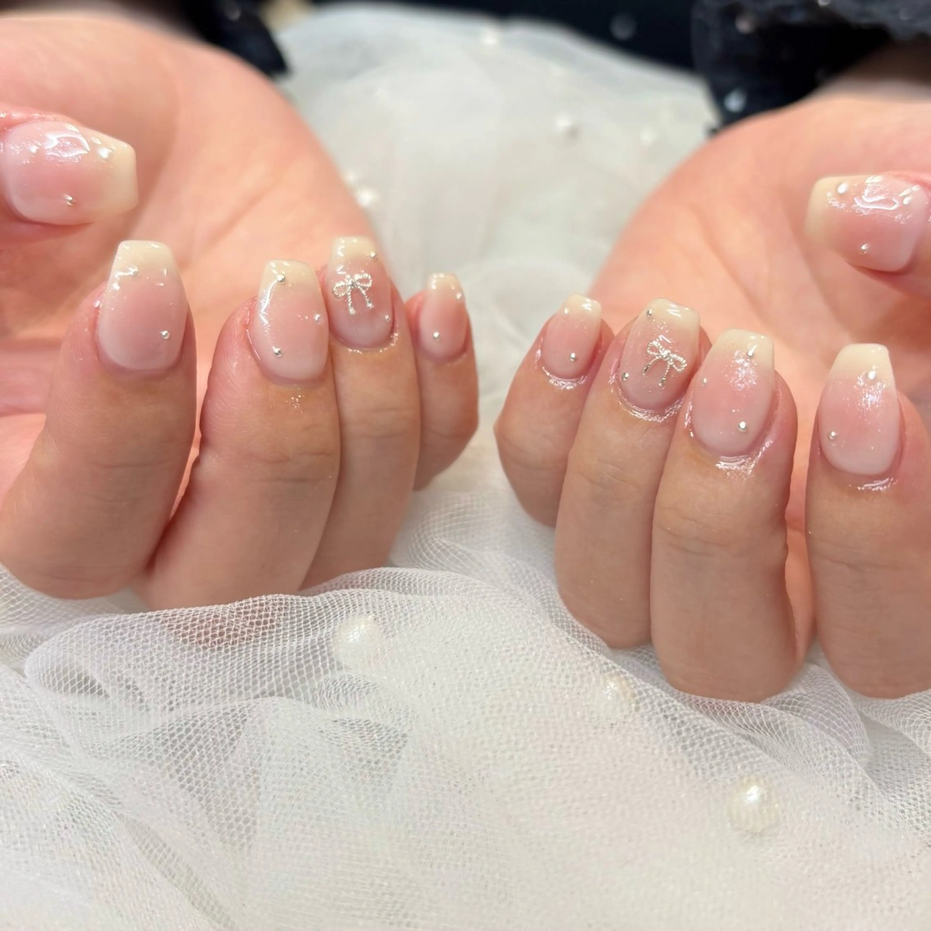 ネイル チークネイル シルバー ハンドネイル 荒巻 めいのネイルデザイン