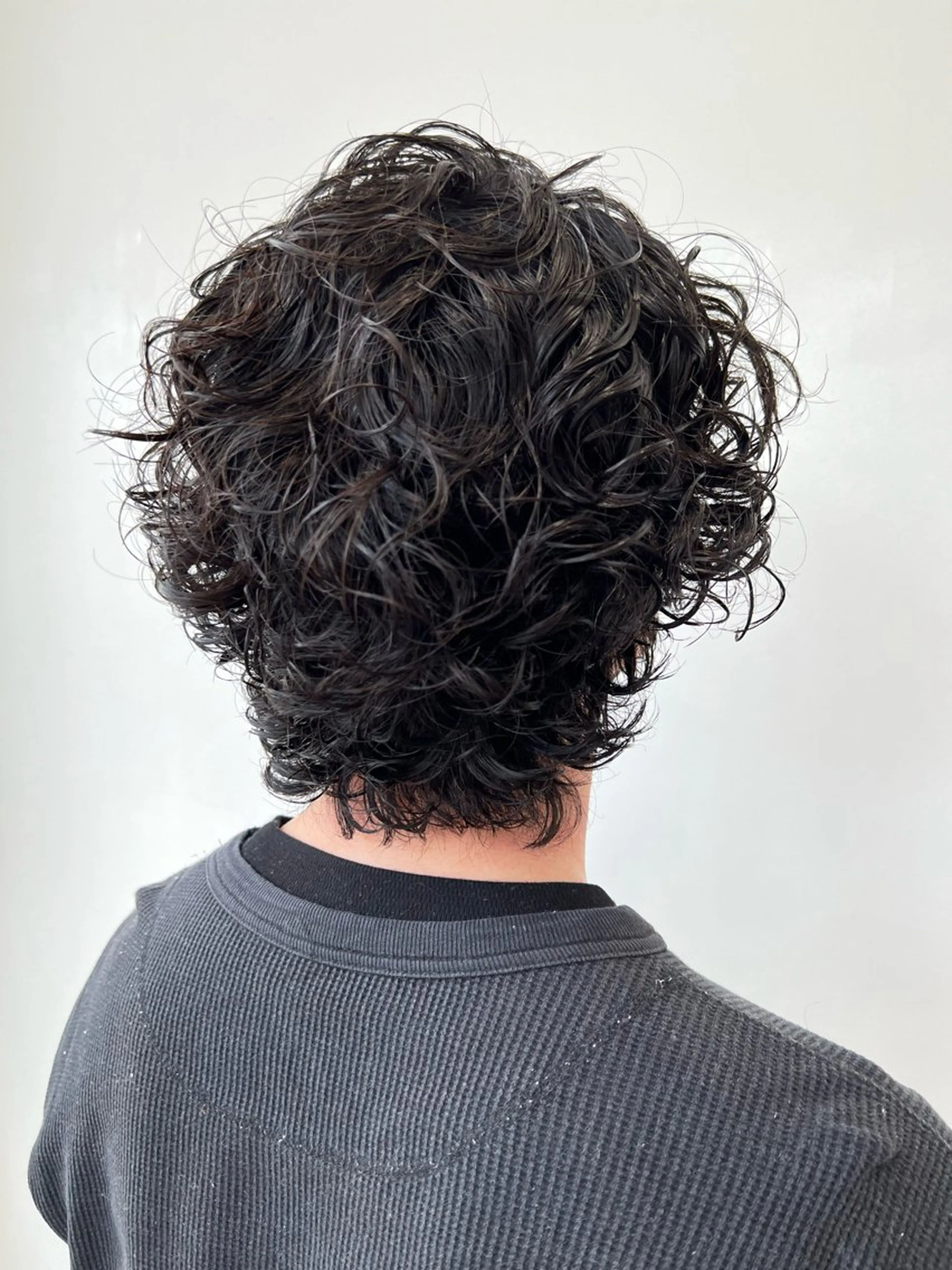 ショート メンズ メンズパーマ くせ毛 カット ヘッドスパ IKU 透明感カラー得意🫧のヘアスタイル