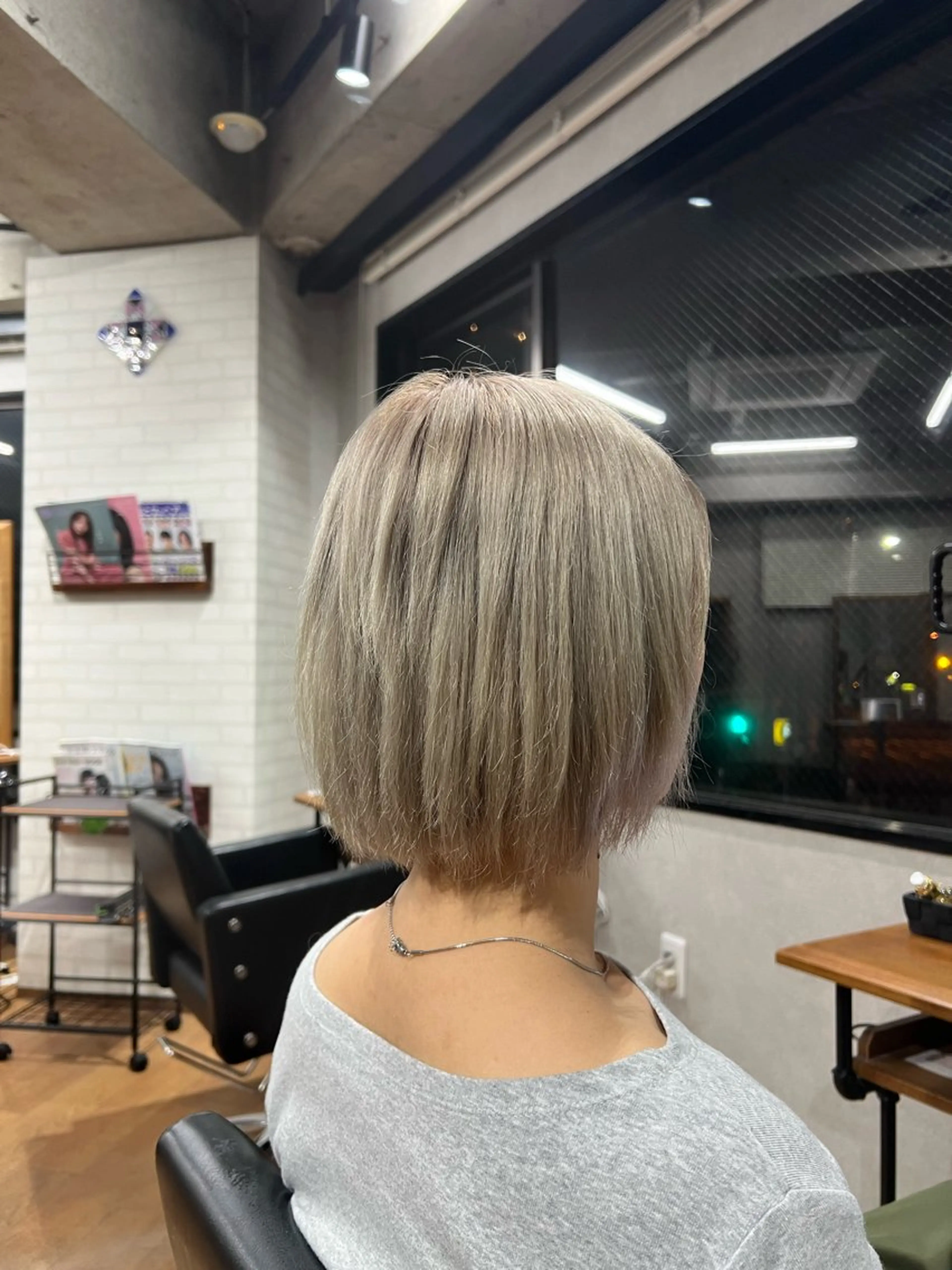 ミディアム カラー ベージュカラー ブリーチ ハイトーンカラー ヘアカラー イリオモテ レナのヘアスタイル
