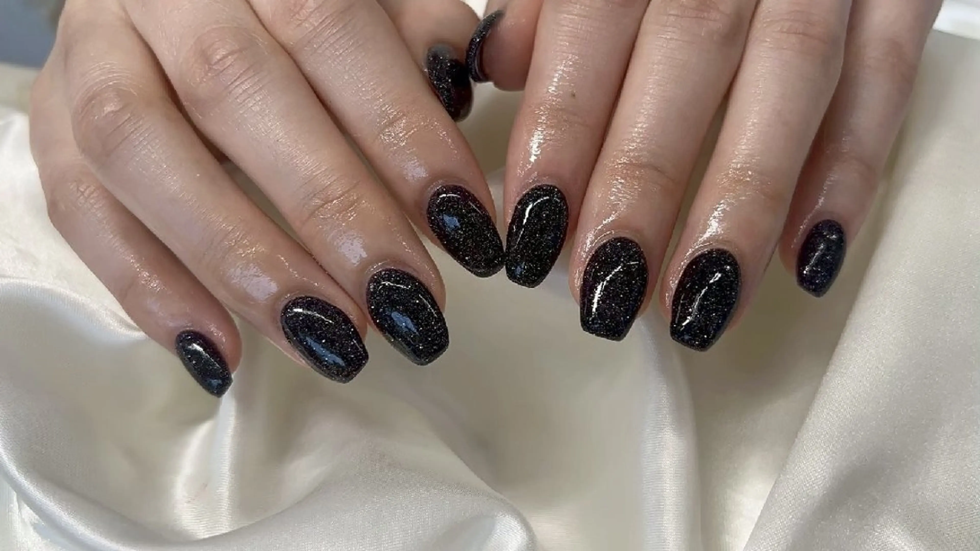 ネイル フラッシュネイル キラキラネイル 韓国ネイル ワンカラーネイル 春ネイル ハンドネイル Moana Shioriのネイルデザイン