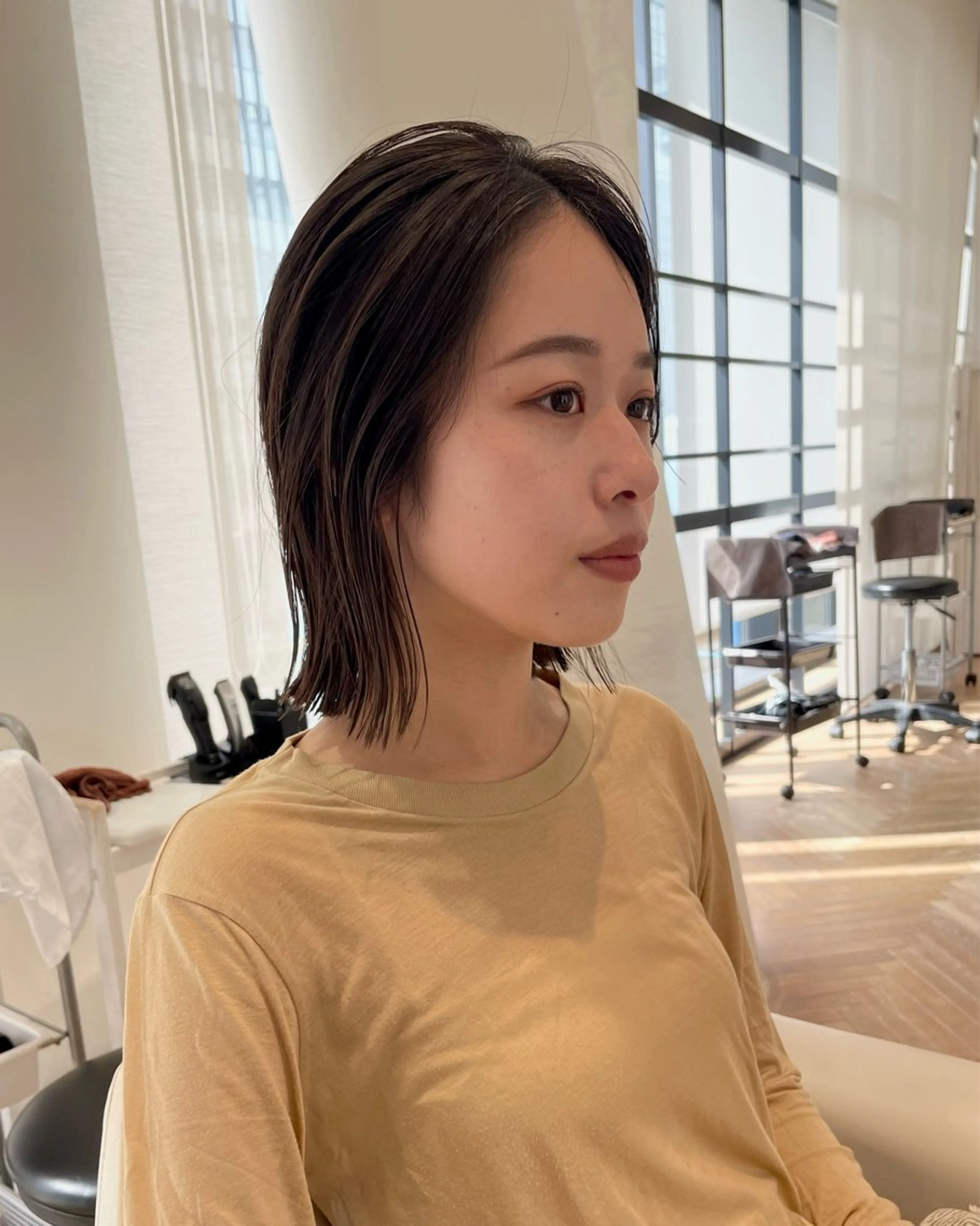 ミディアム カット ヘアカラー トリートメント サエ/ レイヤー/パーマのヘアスタイル