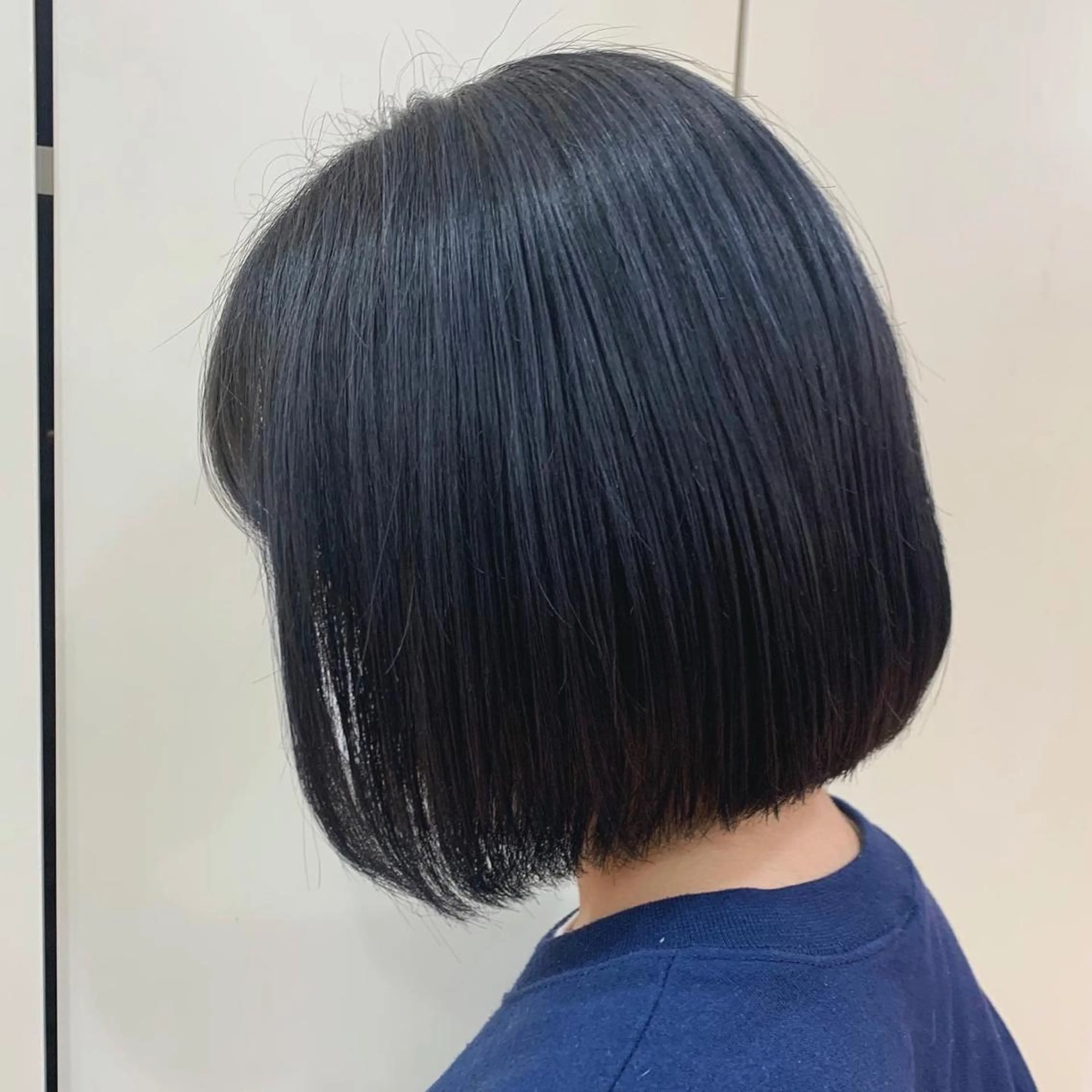 ショート カラー ブリーチ ネイビーカラー ayaka 大宮のヘアスタイル