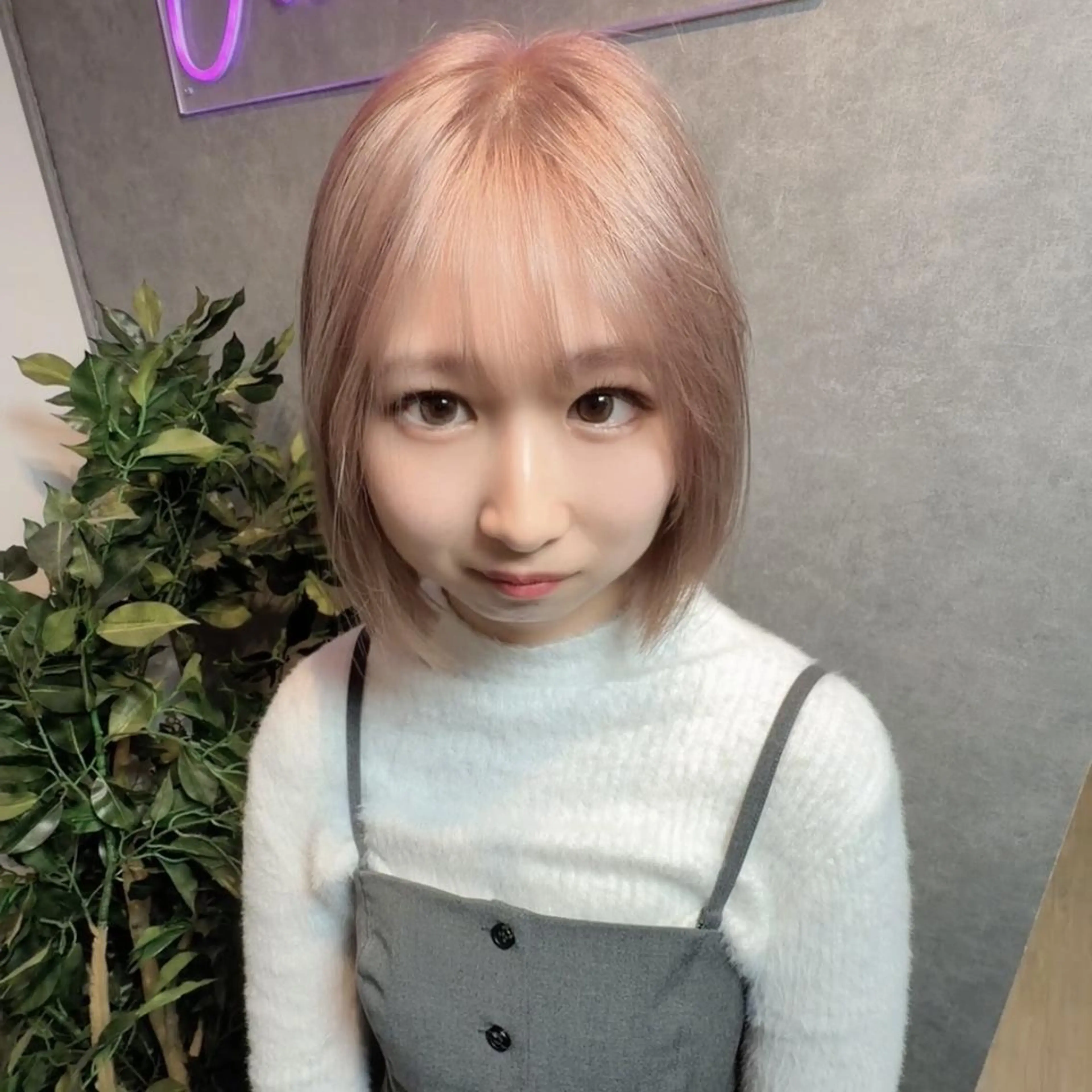 ショート ブリーチカラー コティのヘアスタイル