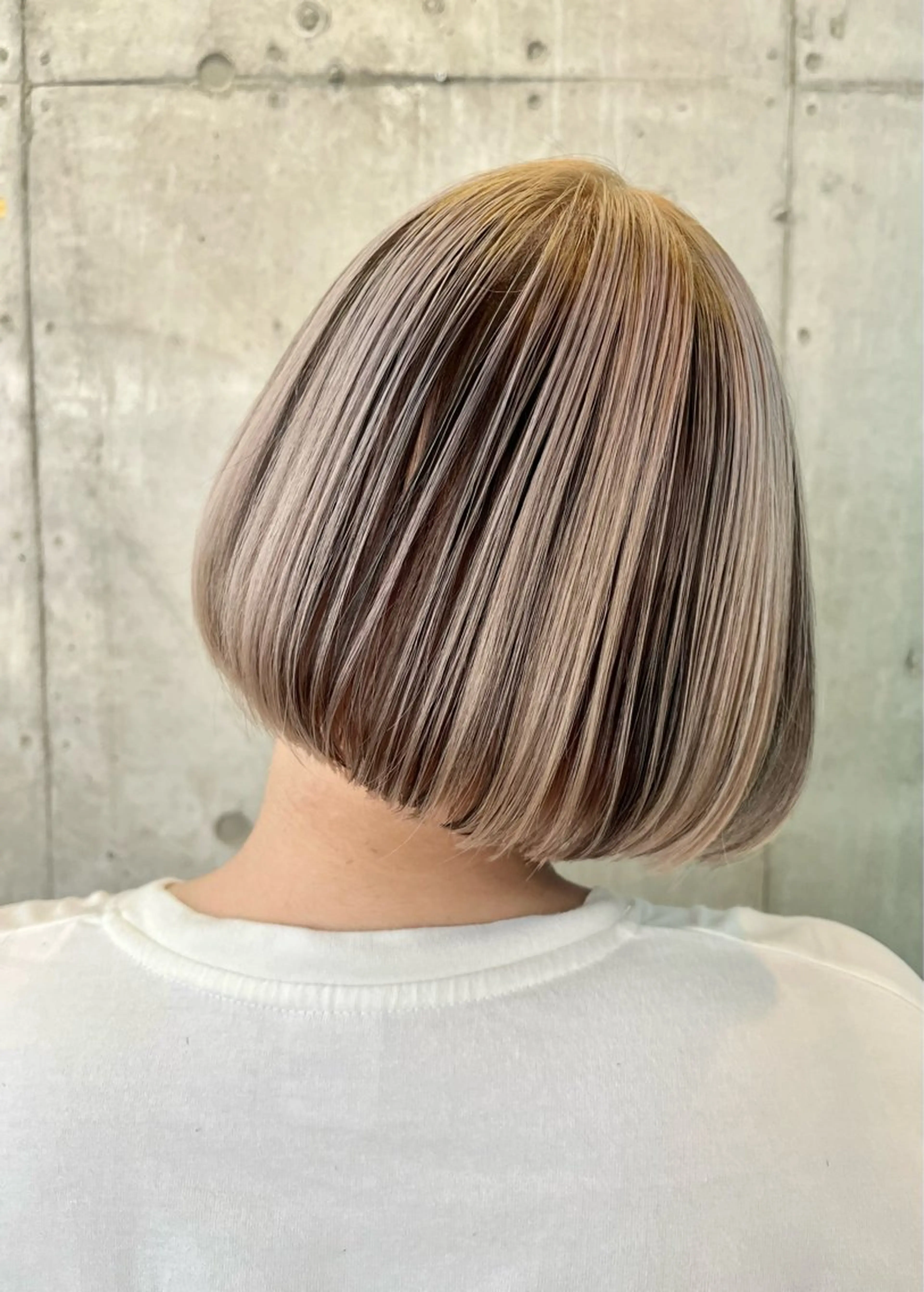 ミディアム ヘアカラー 派手髪デザインカラー ヒロカのヘアスタイル