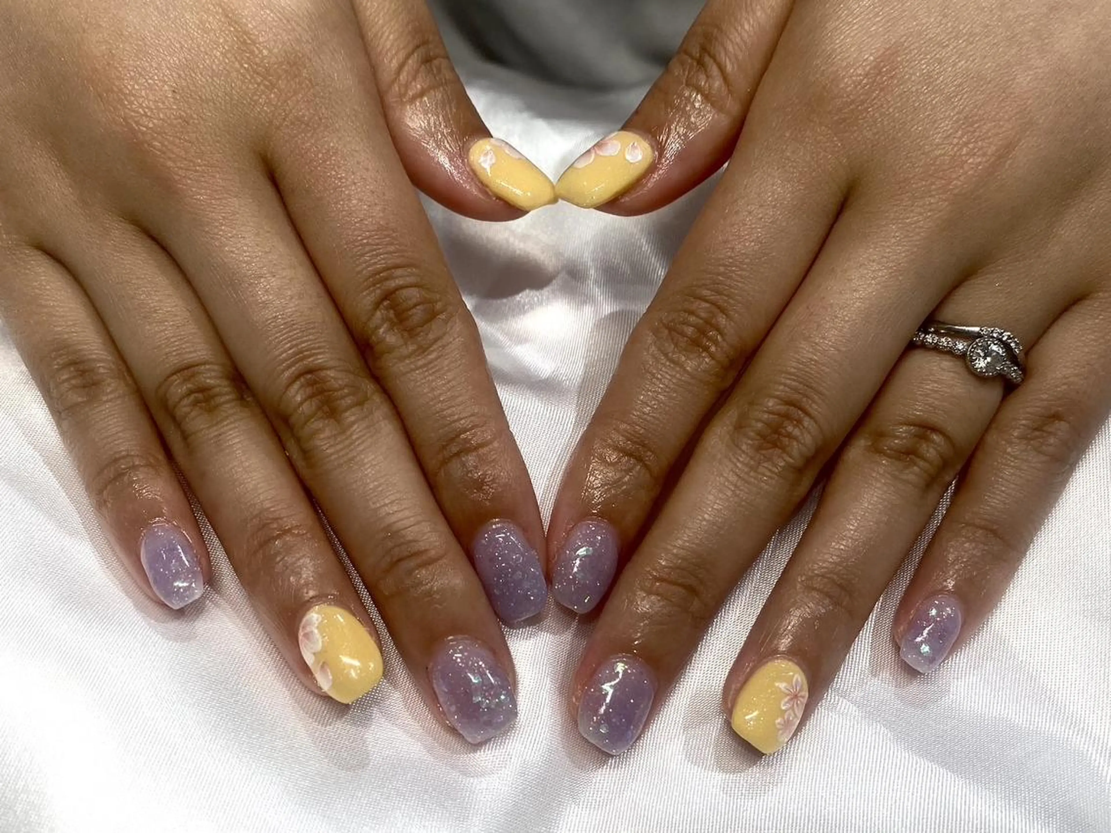 ネイル 黄色 ハンドネイル ハンドケア SalonLinda Madokaのネイルデザイン