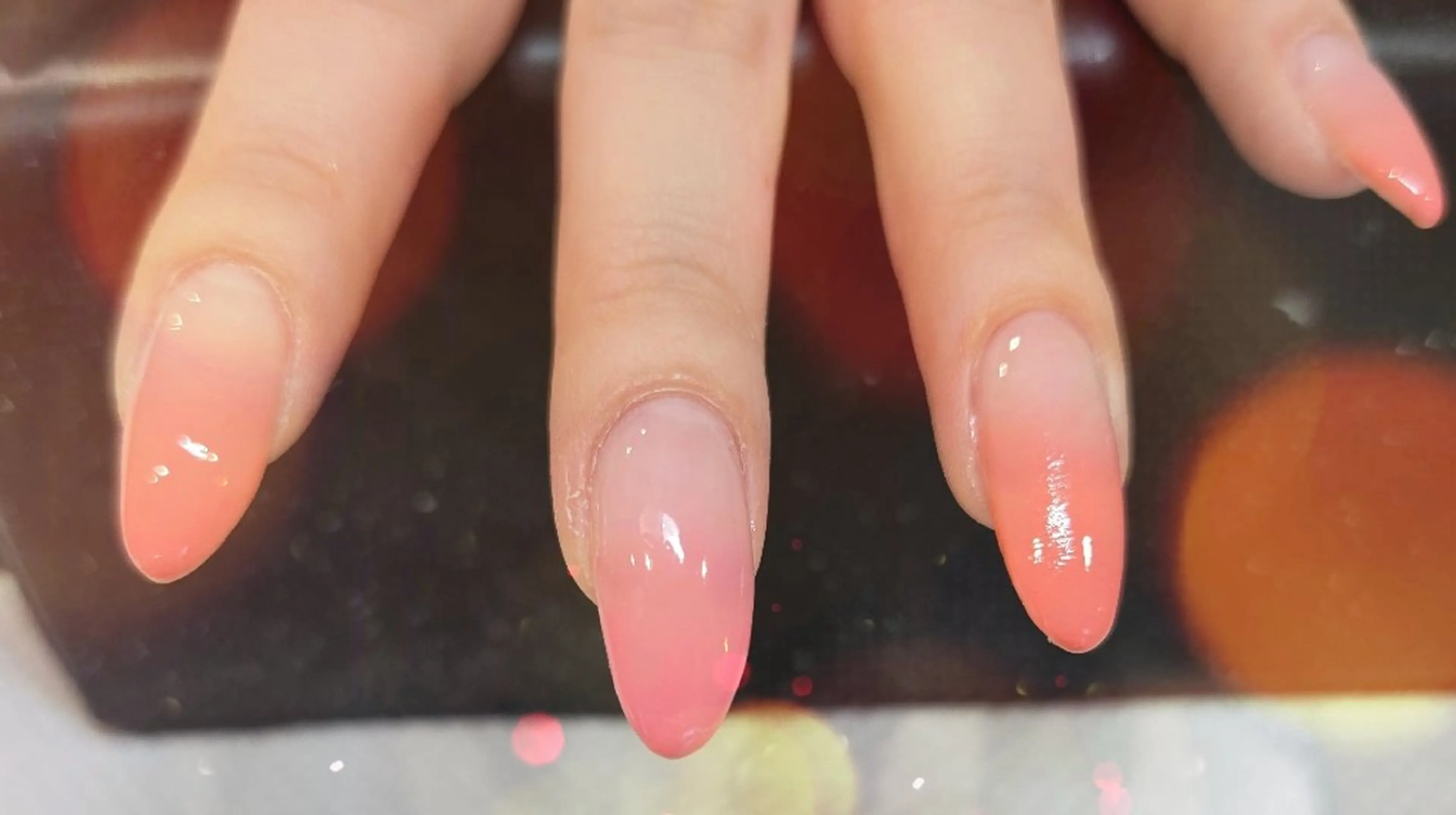 オフあり ハンド ジェルネイル グラデーションの写真