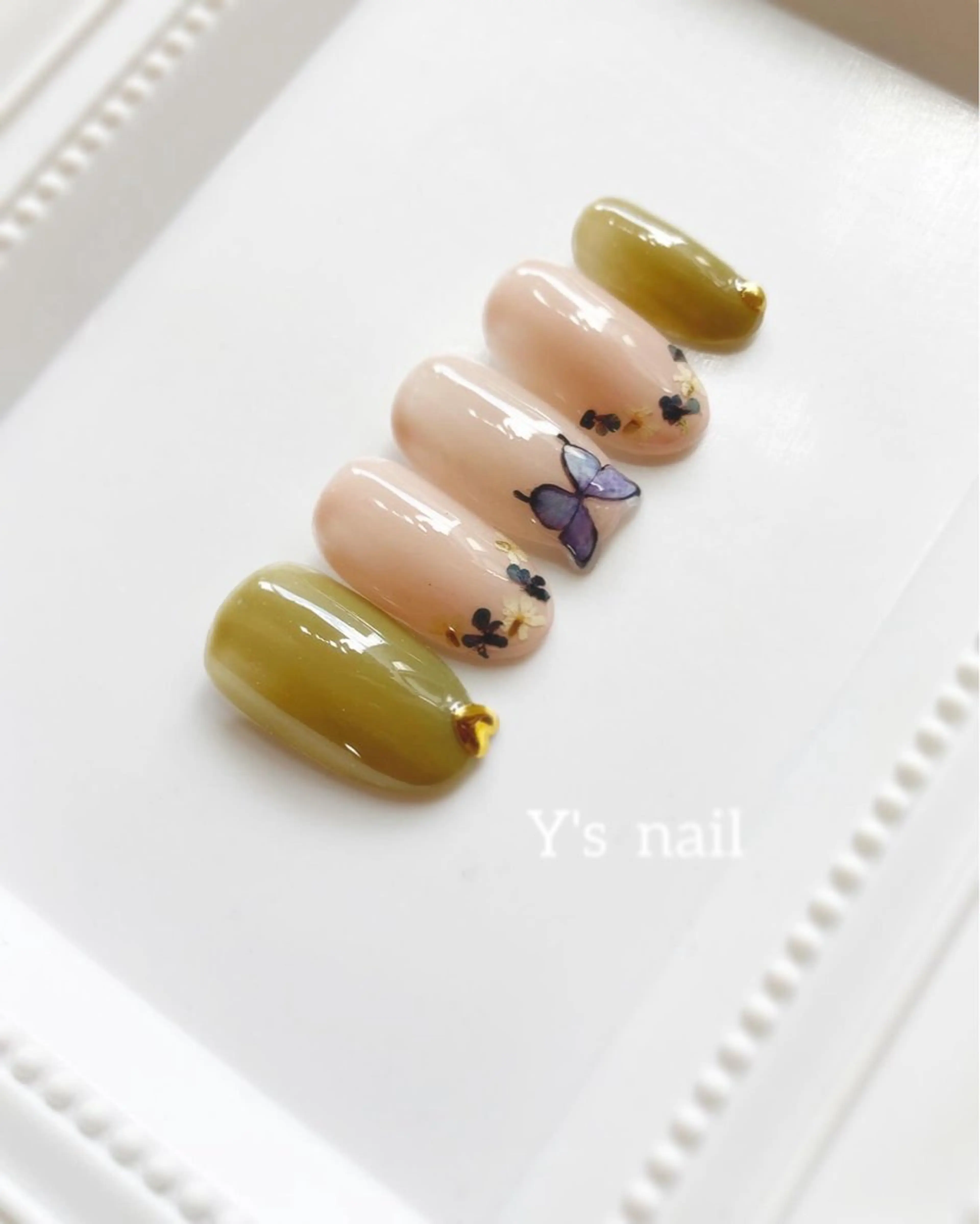 ネイル 手書きが得意🖌️ Y’s  nailのネイルデザイン