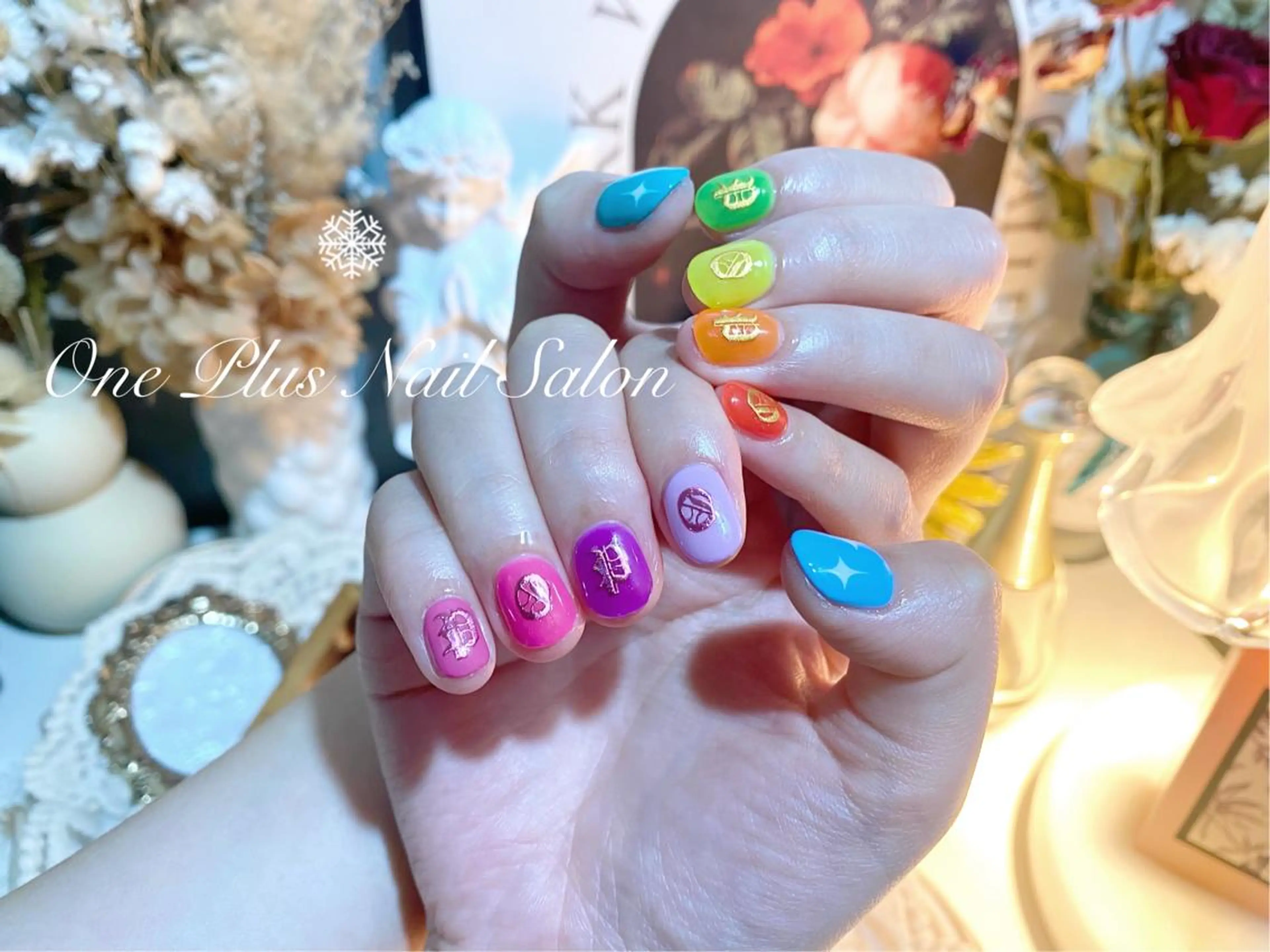 ショート カラー ネイル 持ち込み One Plus Nail Salonのネイルデザイン