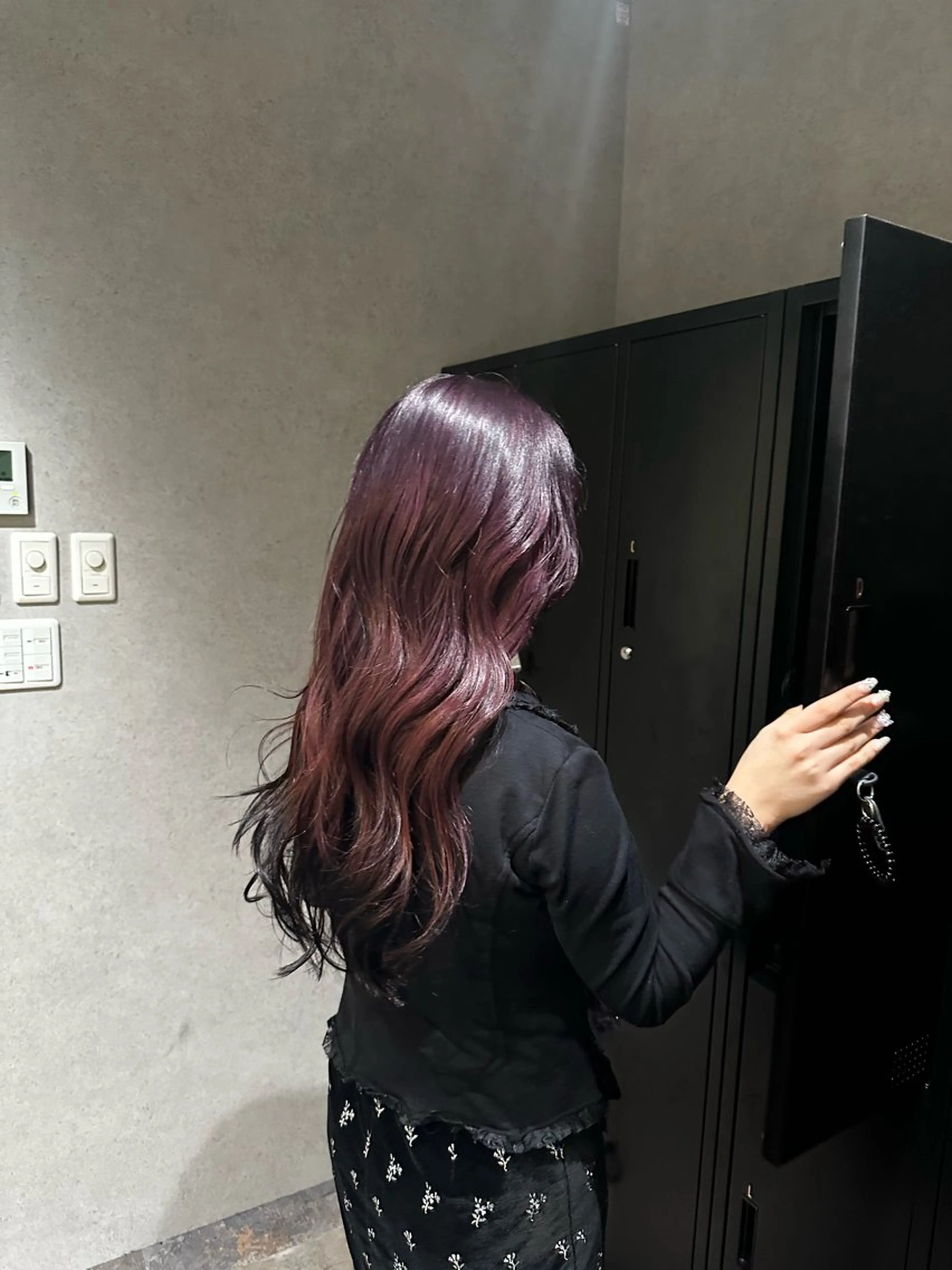 ロング カラー 黒髪 グラデーションカラー パープルカラー カット ヘアカラー ブリーチカラー/ ベージュ/SARAのヘアスタイル