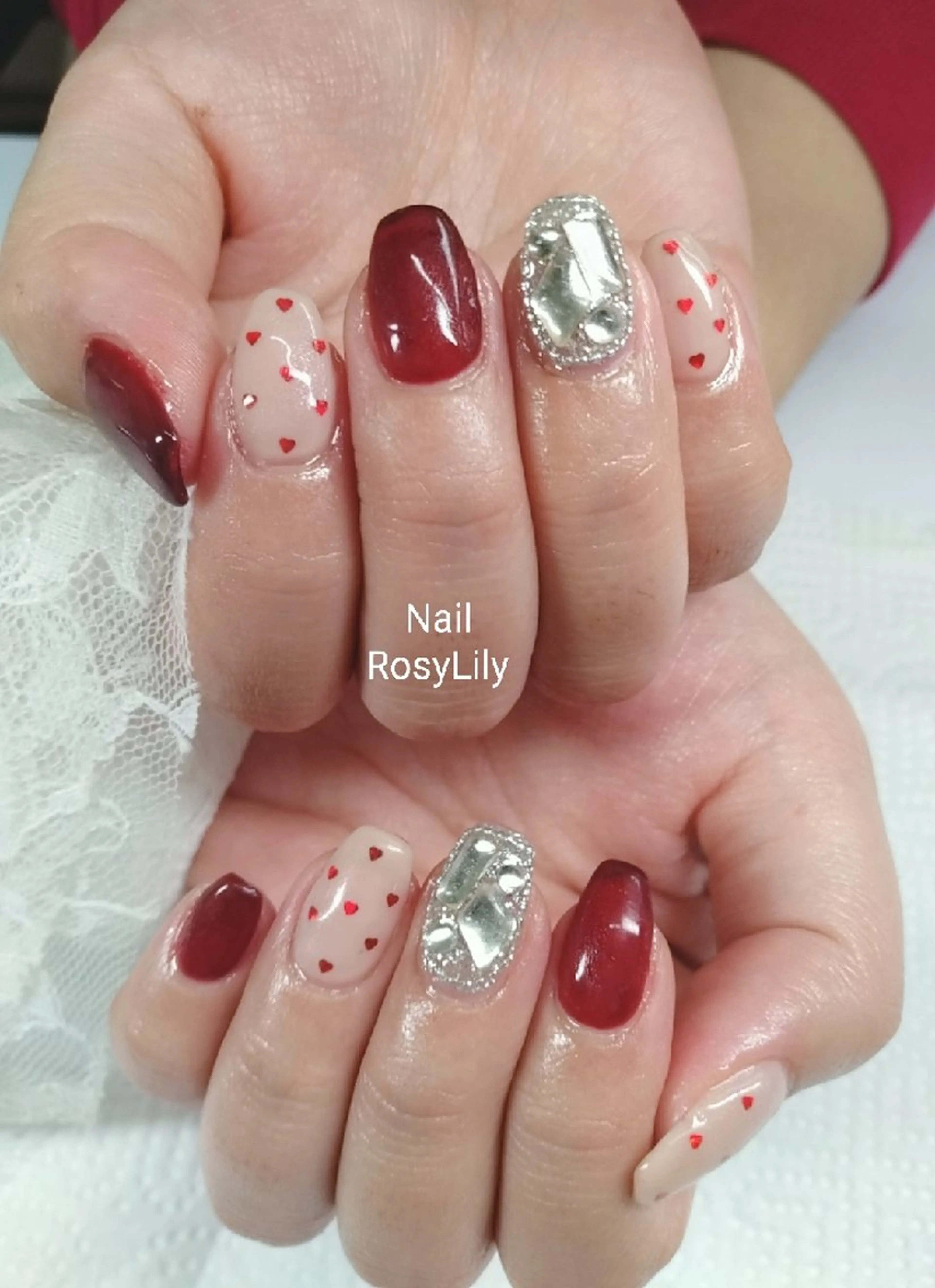 ネイル ドット ハート ストーンネイル プライベートサロン Rosy Lilyのネイルデザイン