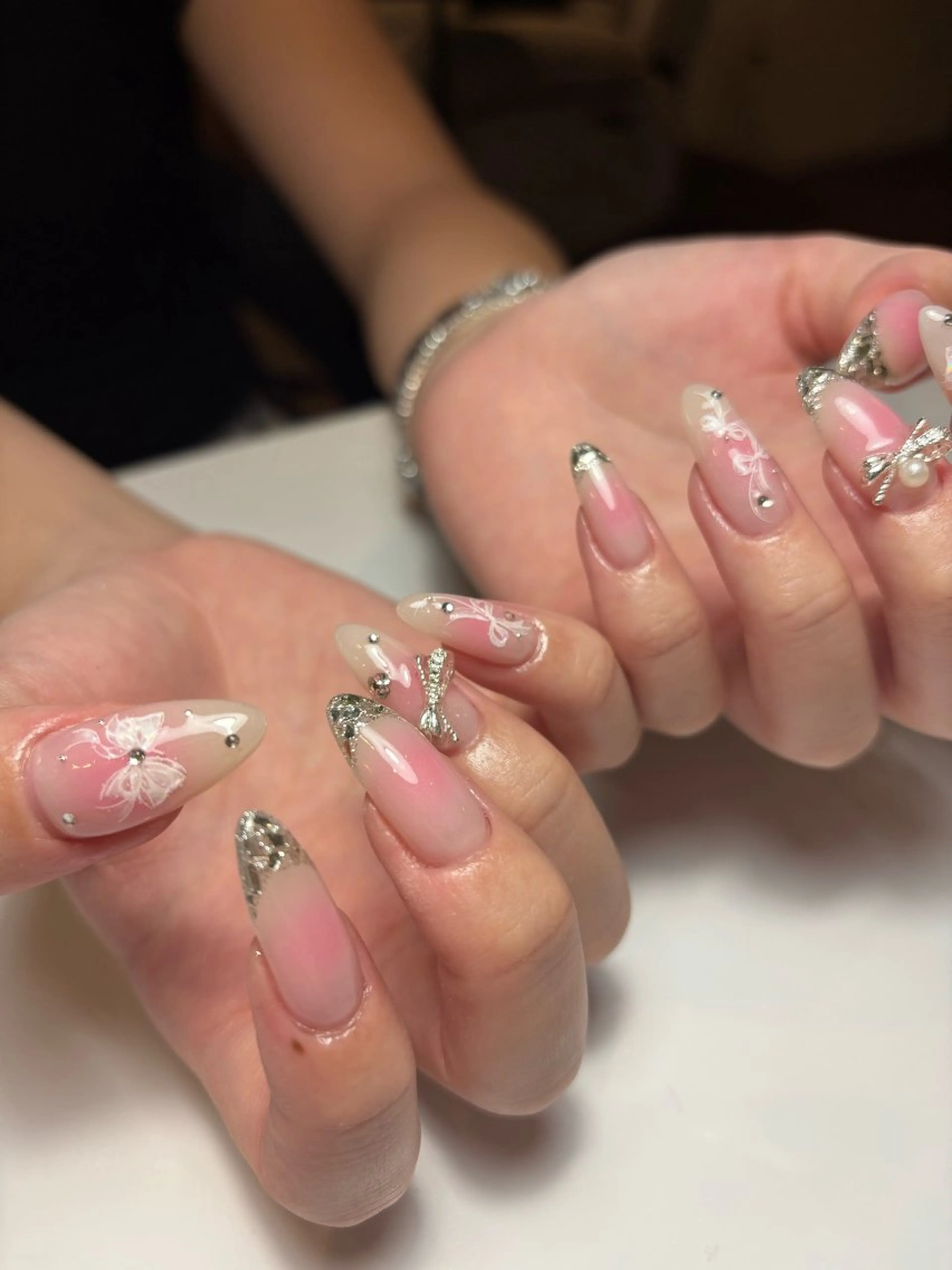 ネイル チークネイル フレンチネイル ガラスフレンチ リボン ハンドネイル ballie／小野原 なつみのネイルデザイン