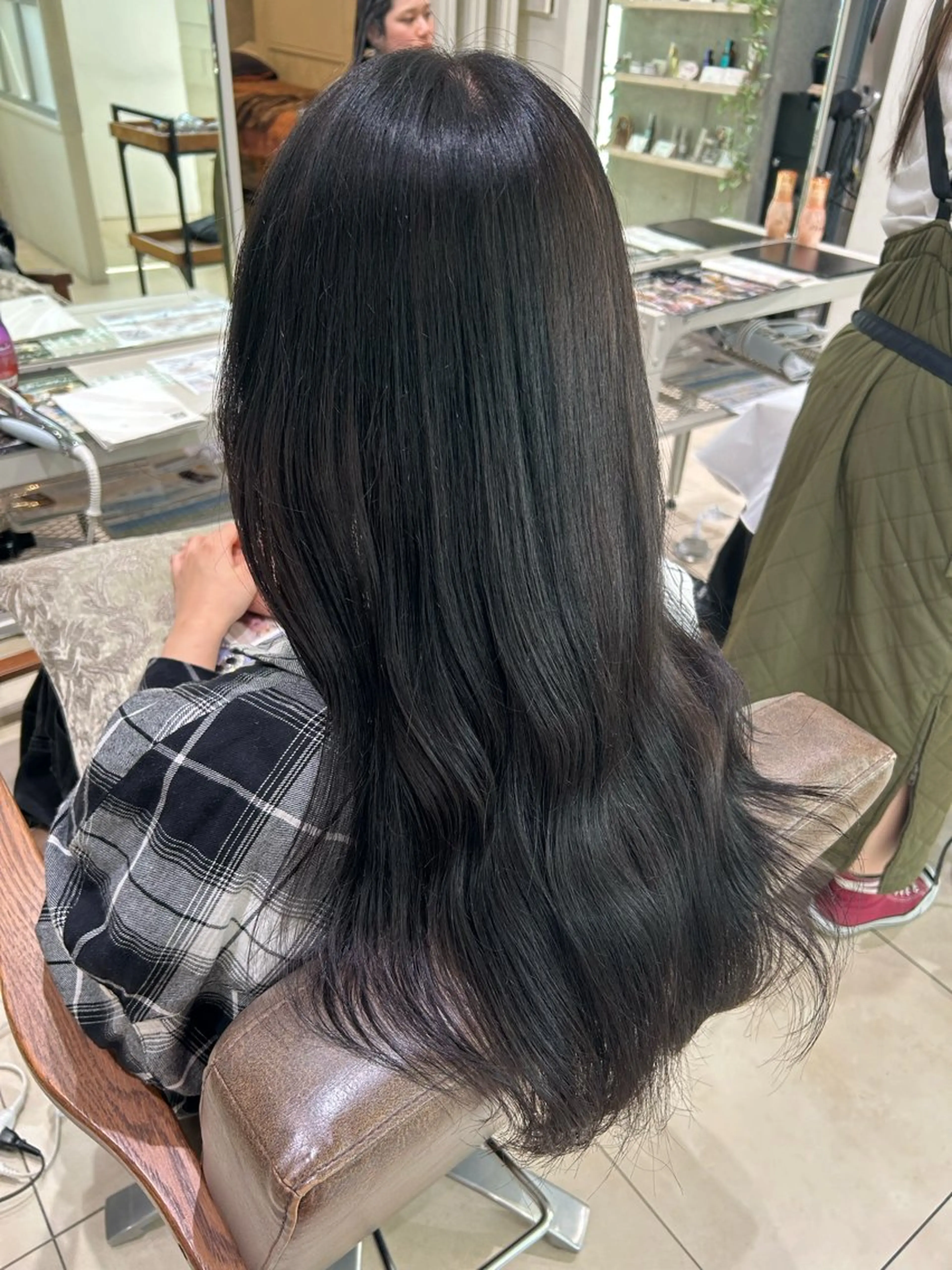 カラー momo🍑/顔周り カット指名No.1のヘアスタイル