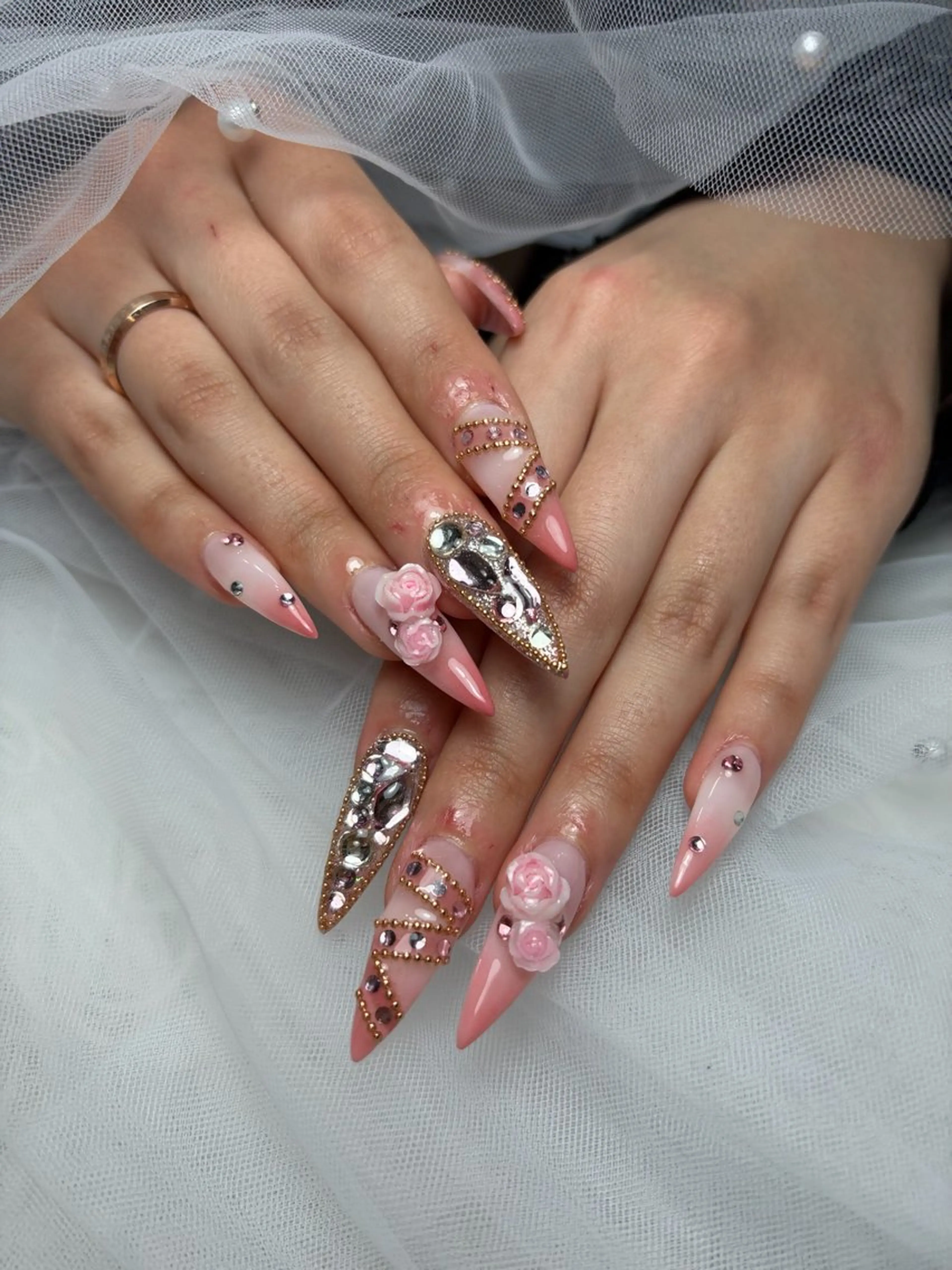 ネイル アートネイル 長さ出し ジェルネイル 韓国ネイル マグネットネイル ハンドネイル Cloudy Chan Nailのネイルデザイン