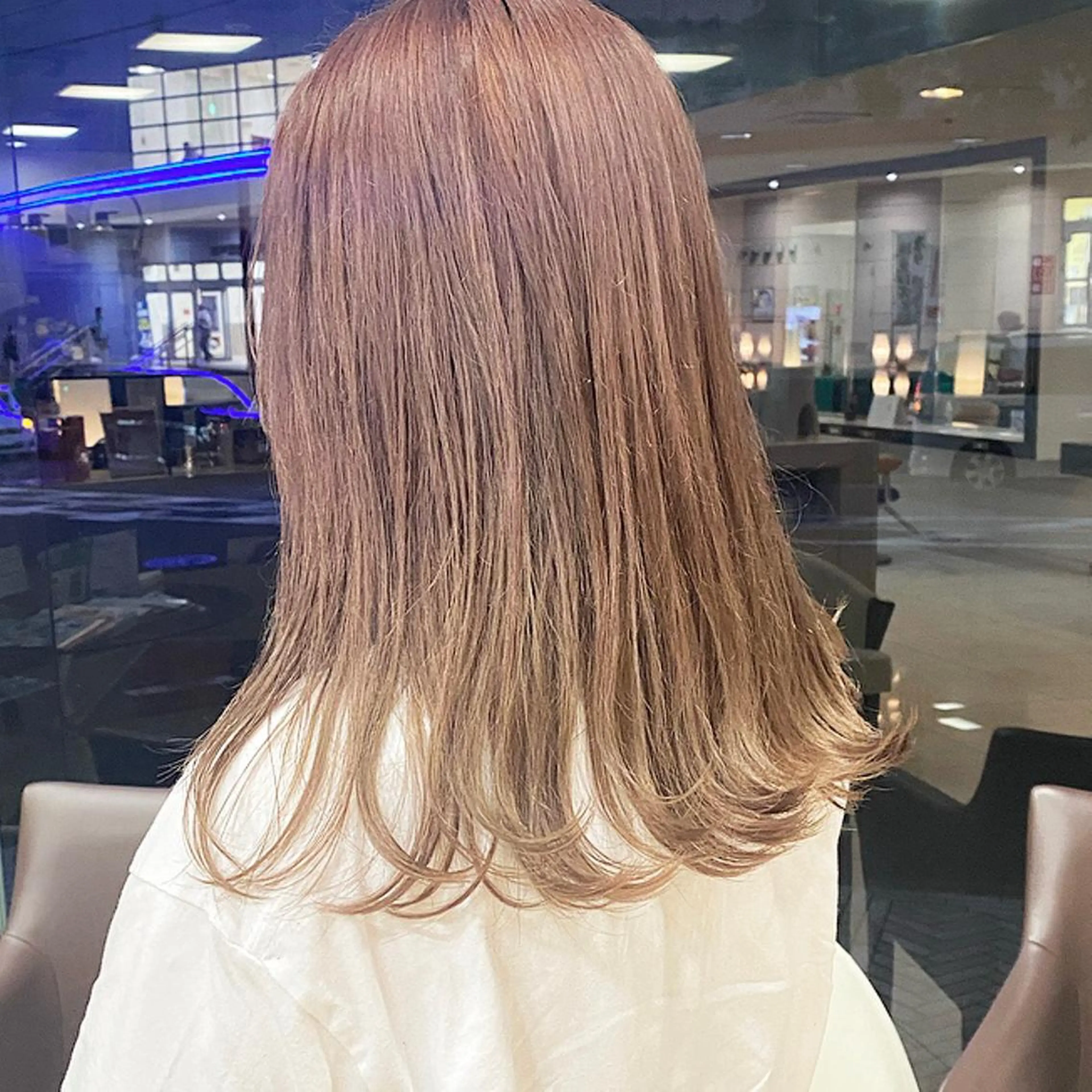 セミロング カラー 滝本 里実のヘアスタイル