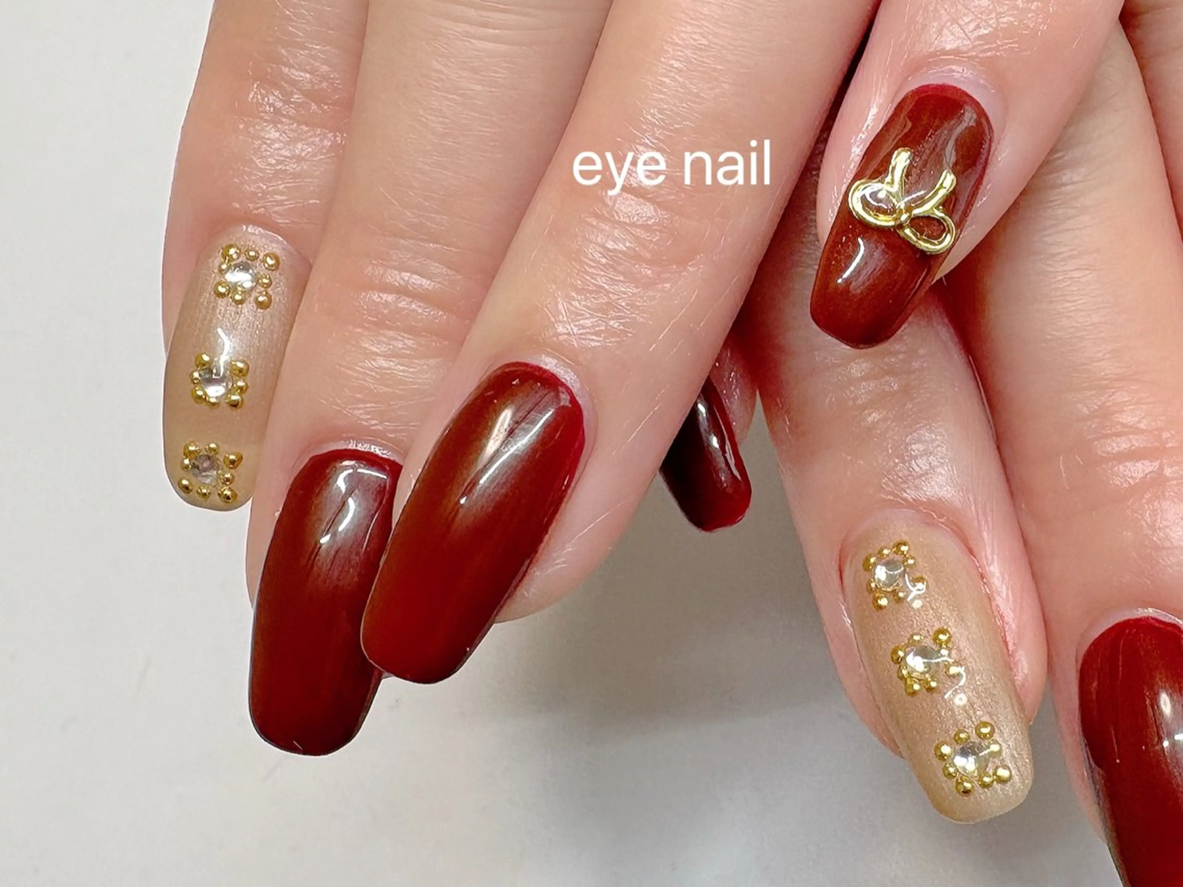 ネイル アートネイル ボルドー リボン ストーンネイル ハンドネイル Eye nailのネイルデザイン