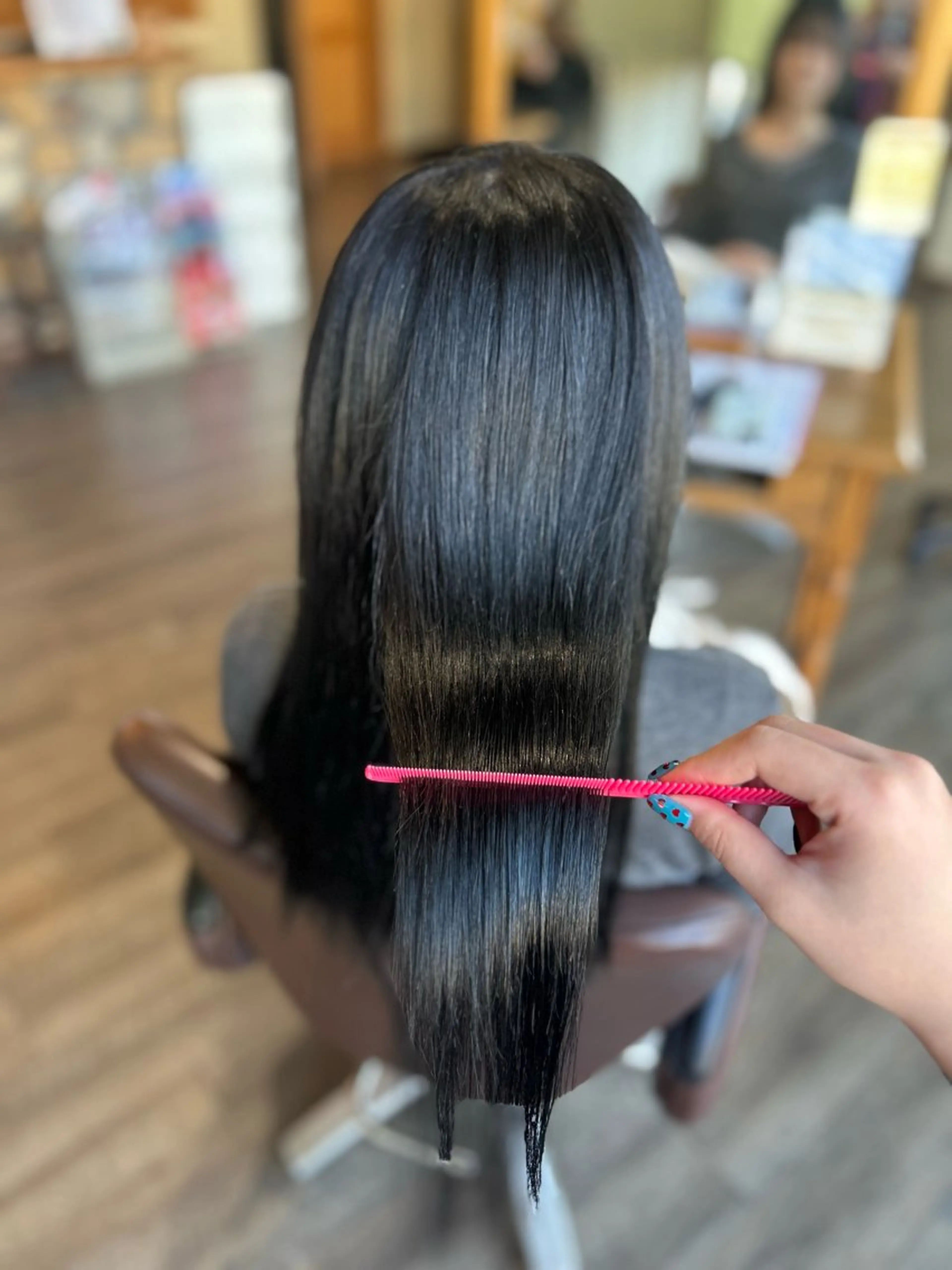 ロング カラー 黒髪 ブリーチ ブルーカラー ブルーブラック ブリーチなしカラー カット ヘアカラー トリートメント 井上 花音のヘアスタイル