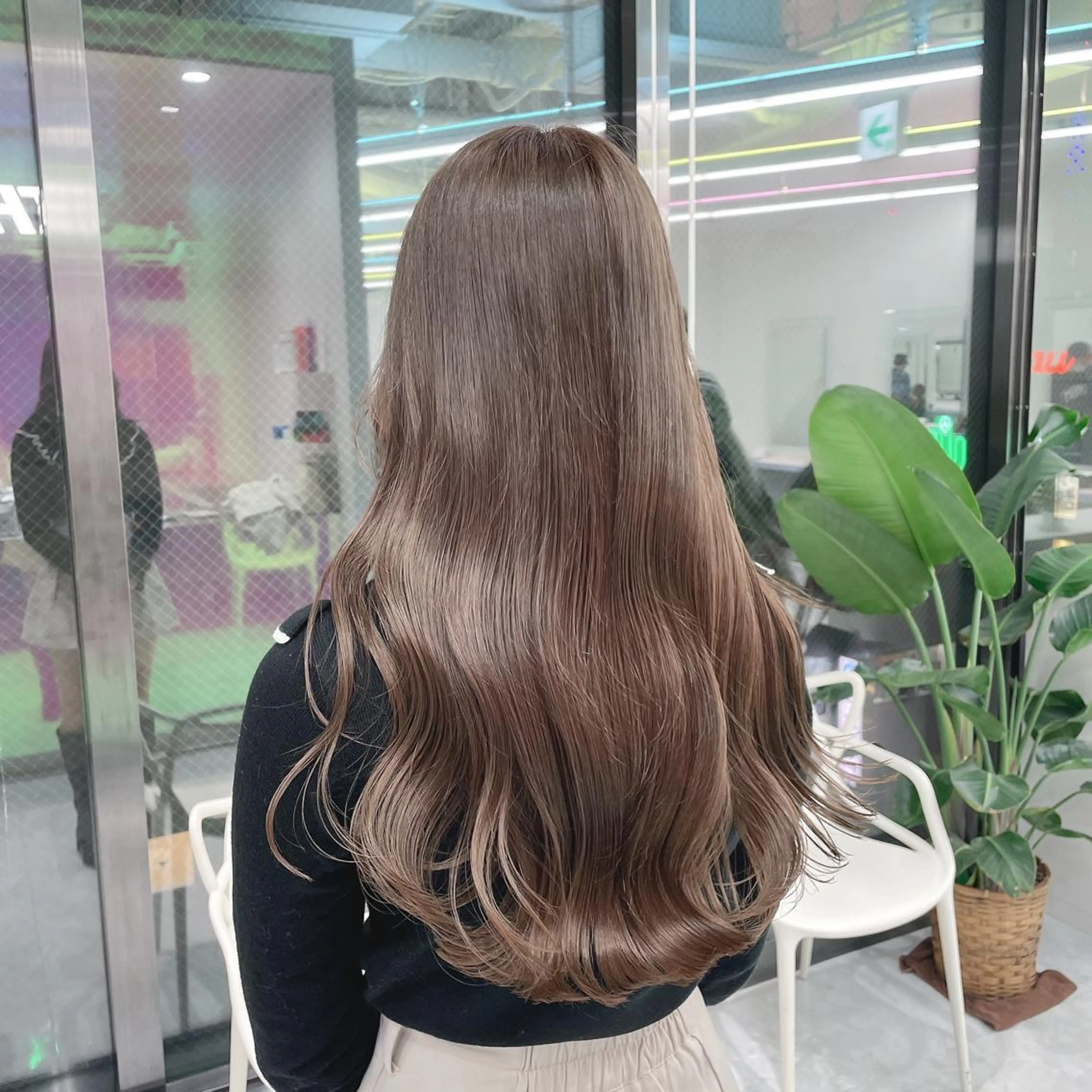 ロング カラー ヘアアレンジ ベージュカラー 黒髪 ブリーチ ブルーカラー ブルーブラック ヘアカラー トリートメント 韓国ヘア指名率 No. 1小堀京介のヘアスタイル