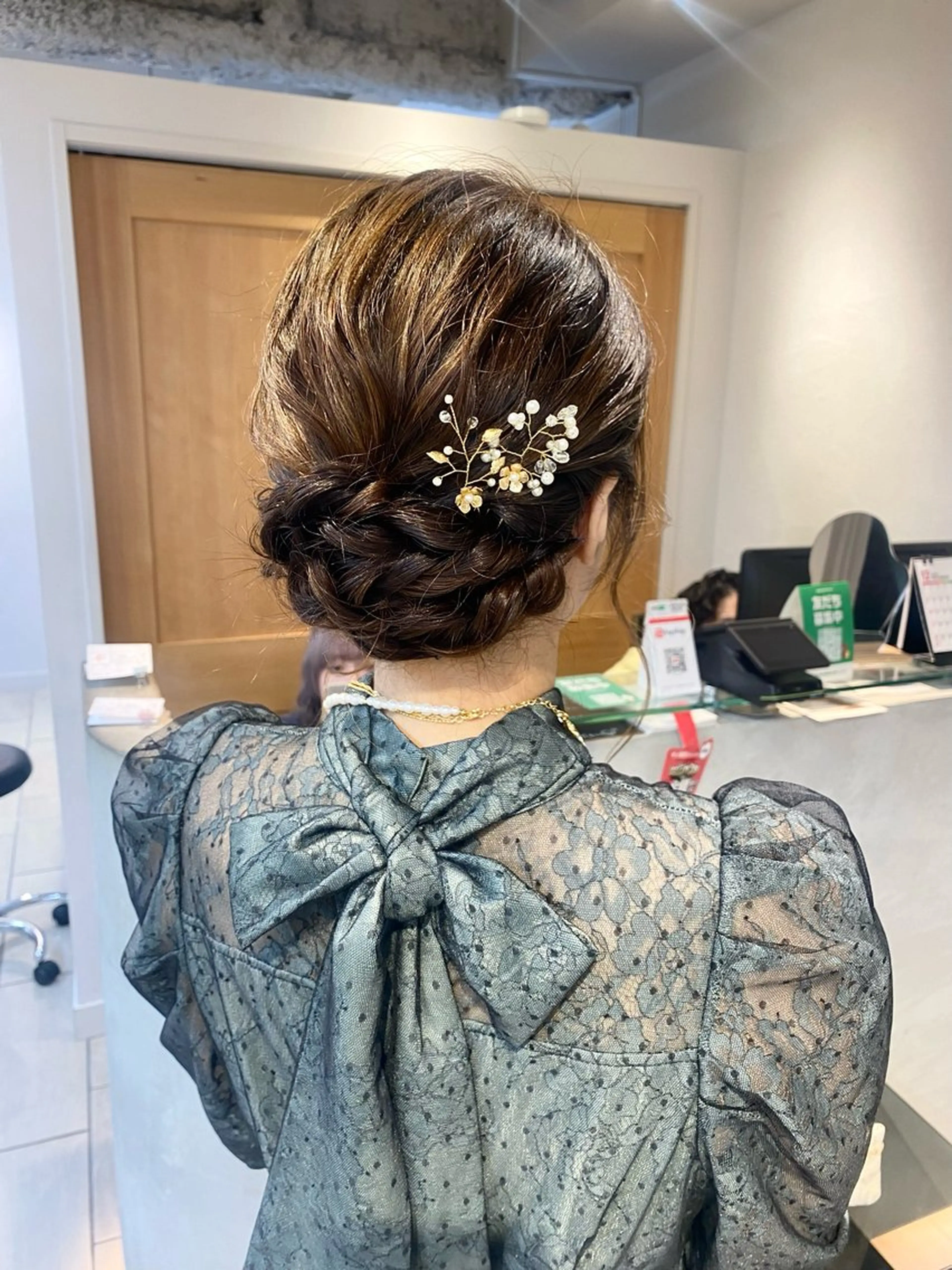 セミロング ヘアアレンジ 結婚式・ブライダル Aya　ブリーチなし 🌱　ダブルカラーのヘアスタイル