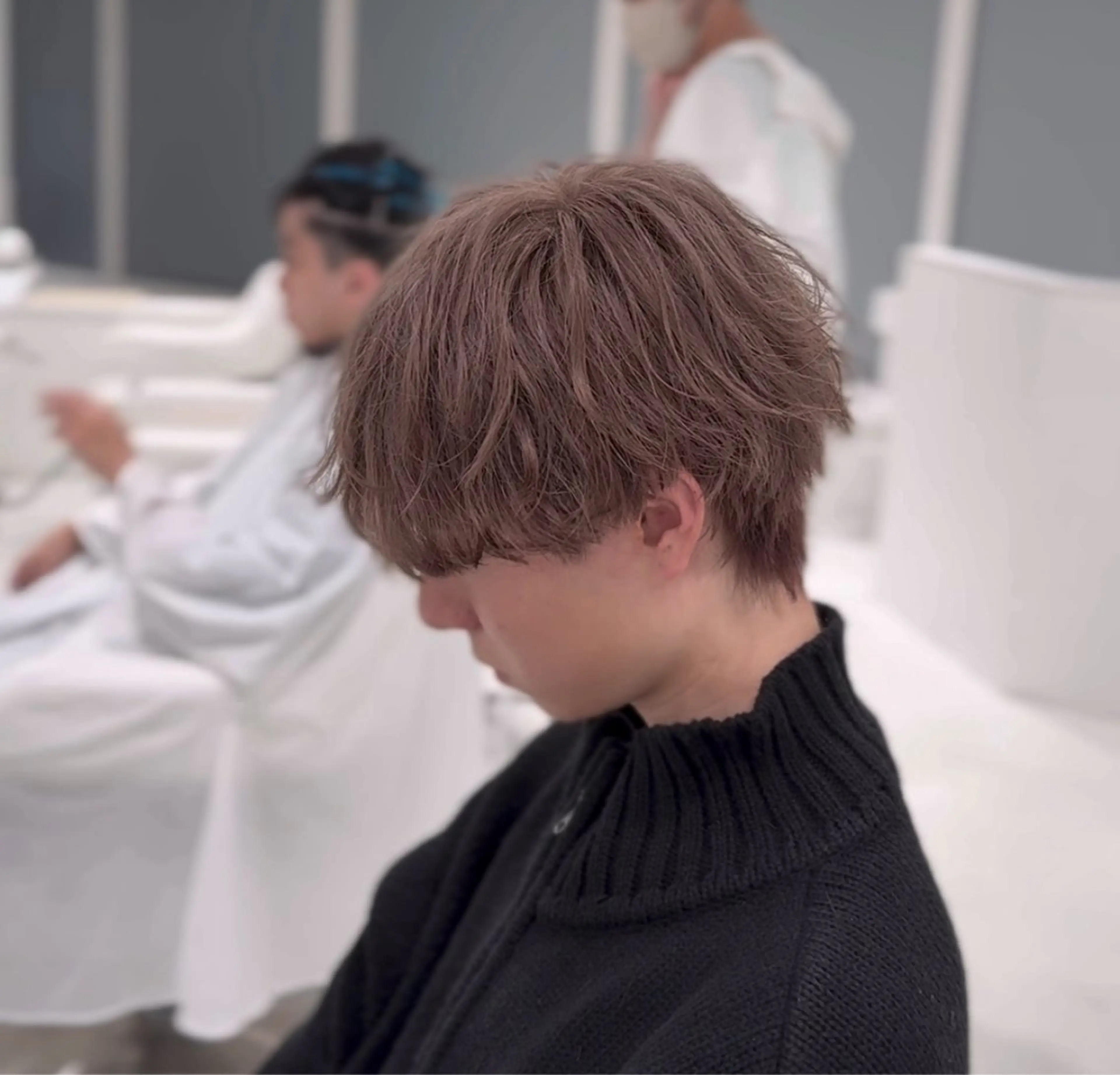 カラー ブリーチ 透明感カラー グレージュ ミルクティーグレージュ ヘアカラー 高島 悠吾のヘアスタイル