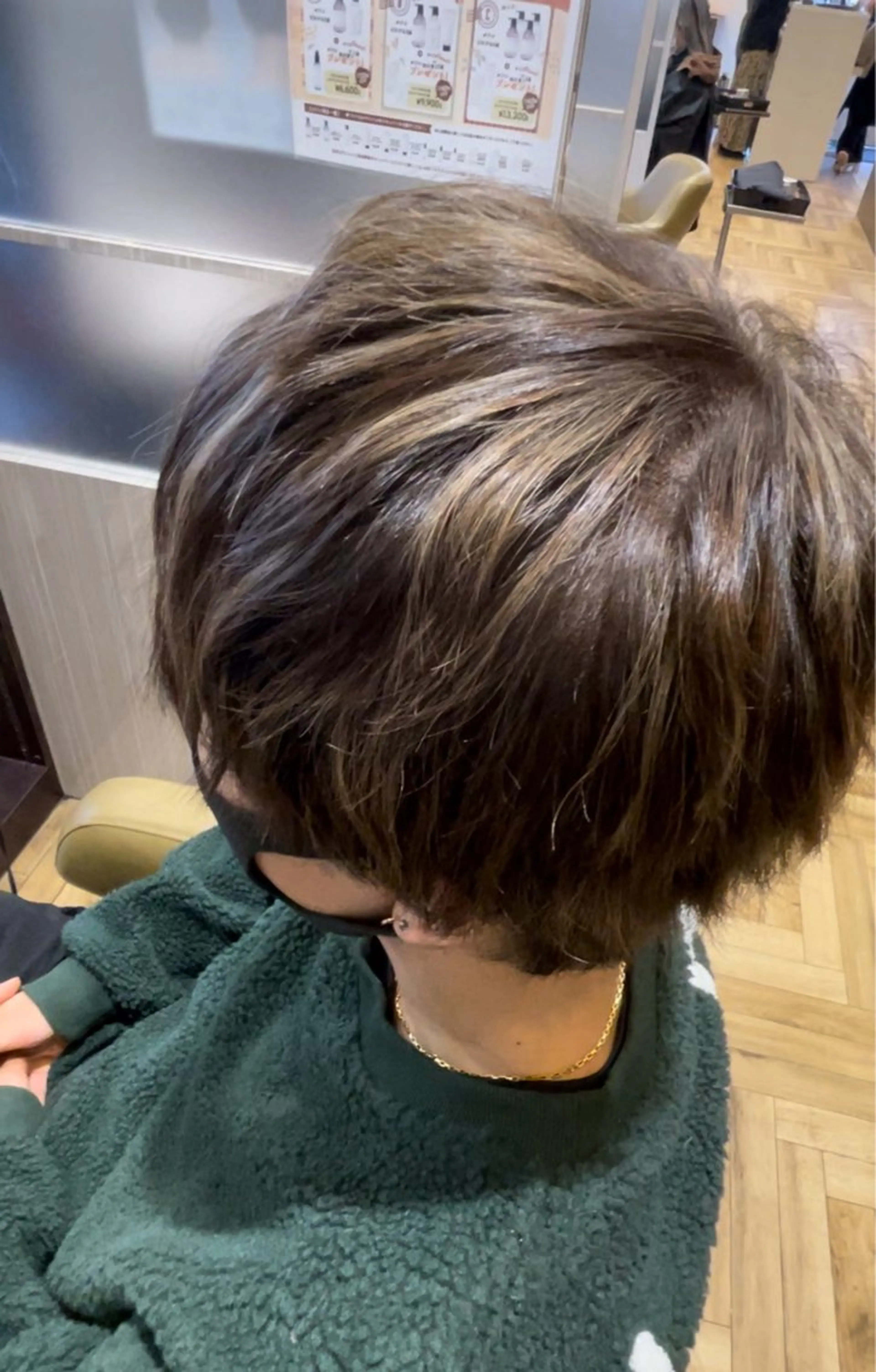 カラー 岡村 真子のヘアスタイル