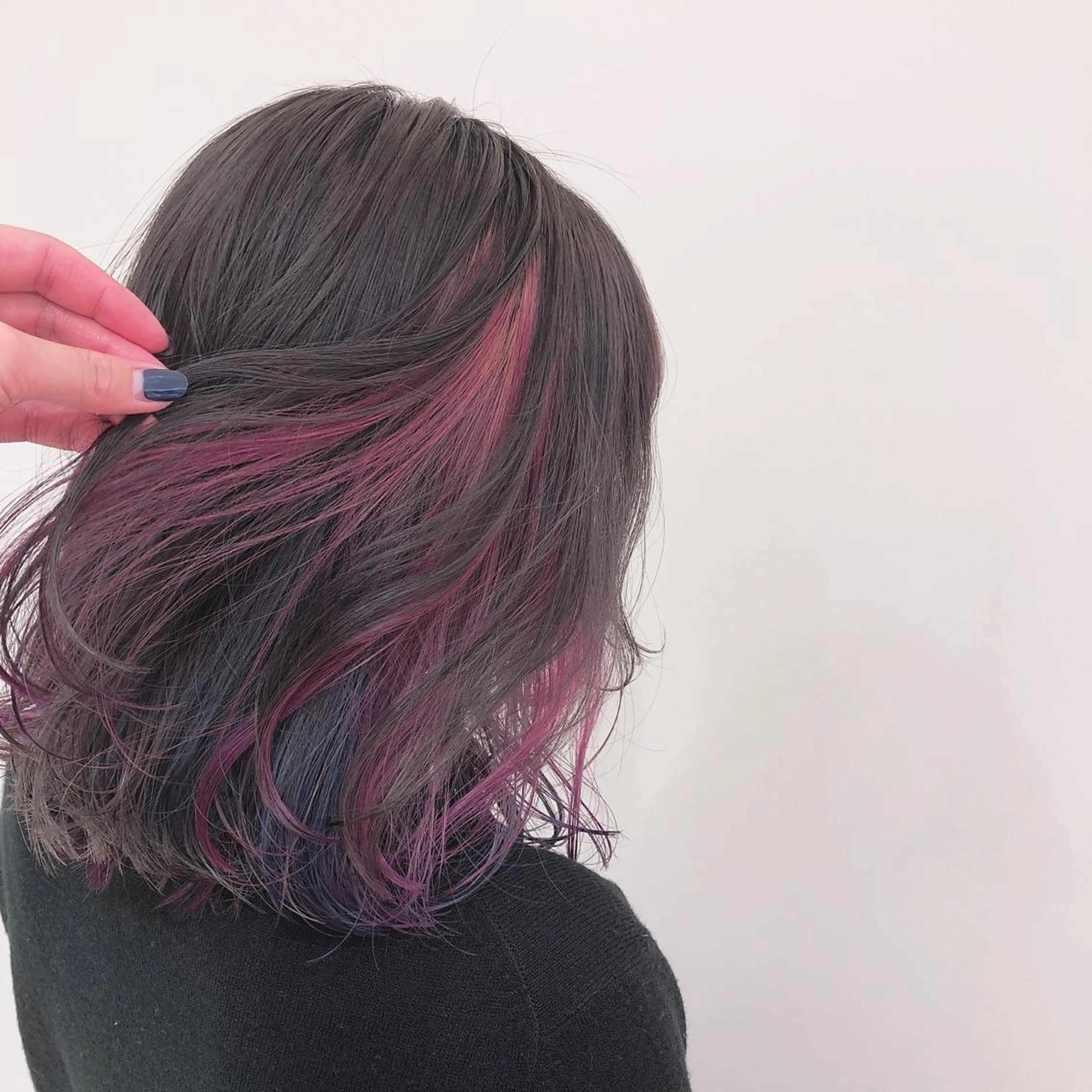 ミディアム カラー cyan SANAMIのヘアスタイル
