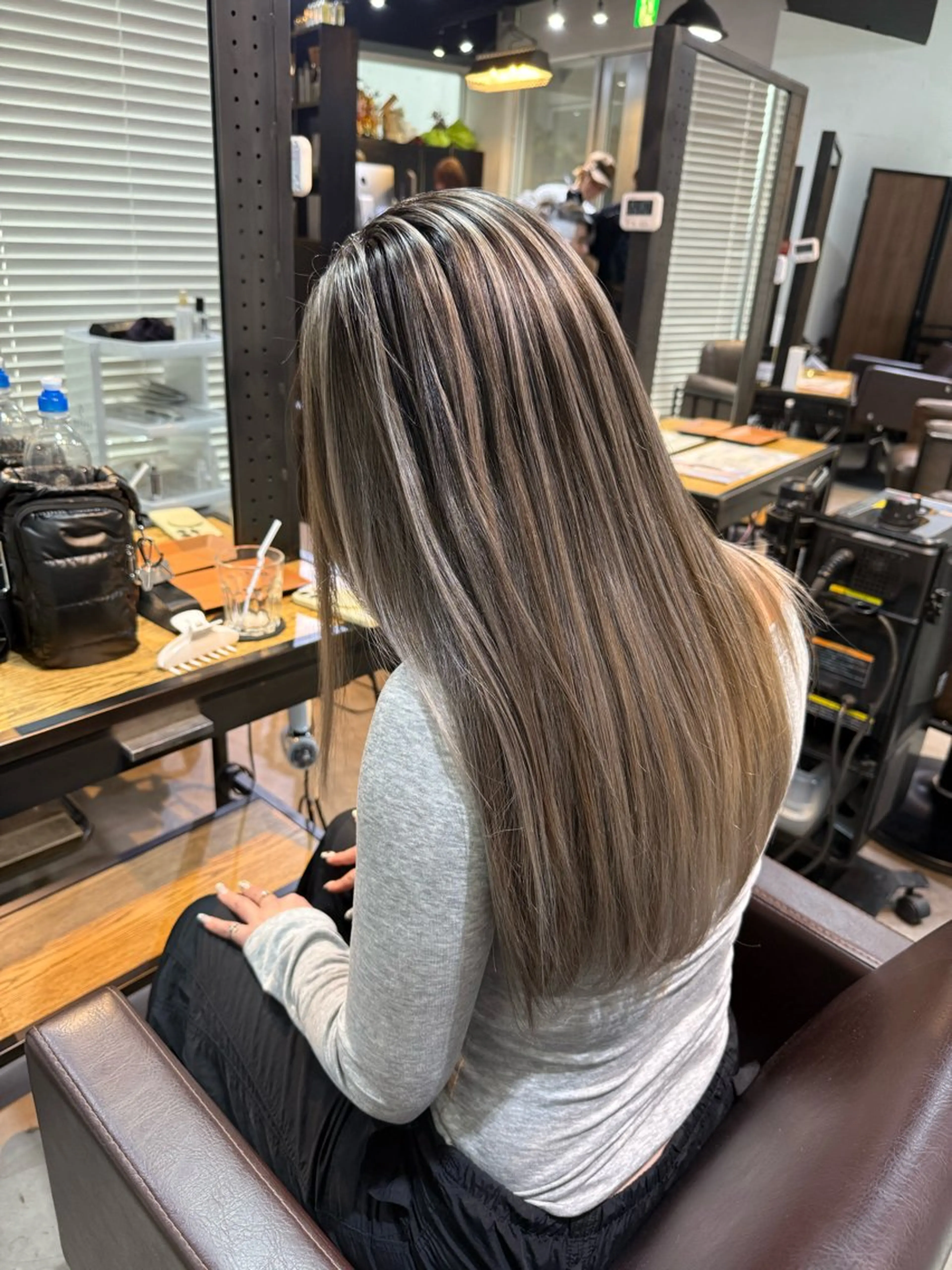 ロング レイヤーカット ヘアカラー 山影✨バレイヤージュ ハイライト✨メンズ◎のヘアスタイル