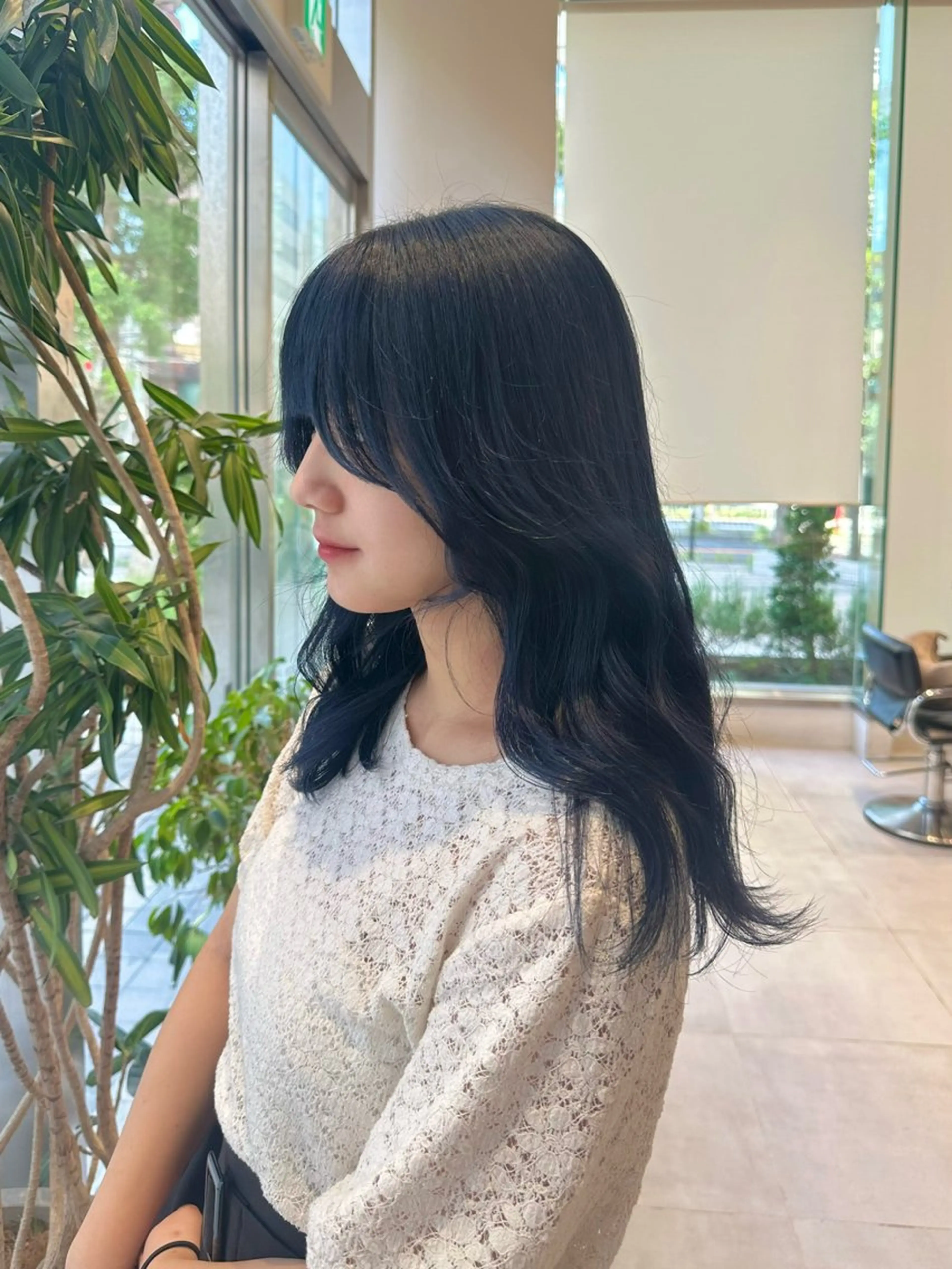 セミロング カラー トリートメント ヘッドスパ ヘアセット ミオ💎透ける暗髪 ショートカットのヘアスタイル