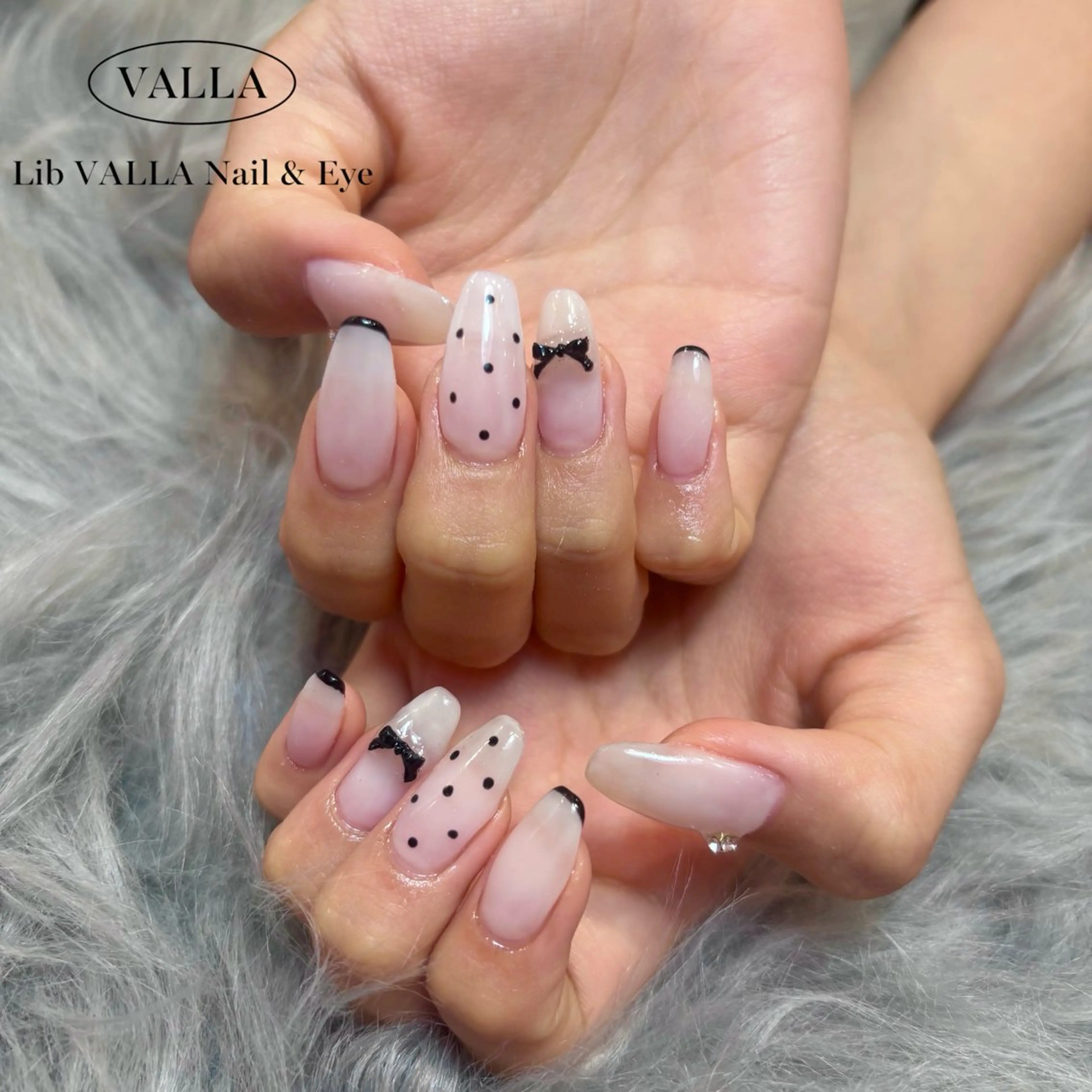 ネイル ドット ハンドネイル LIB VALLA Yuri🍭🖤のネイルデザイン