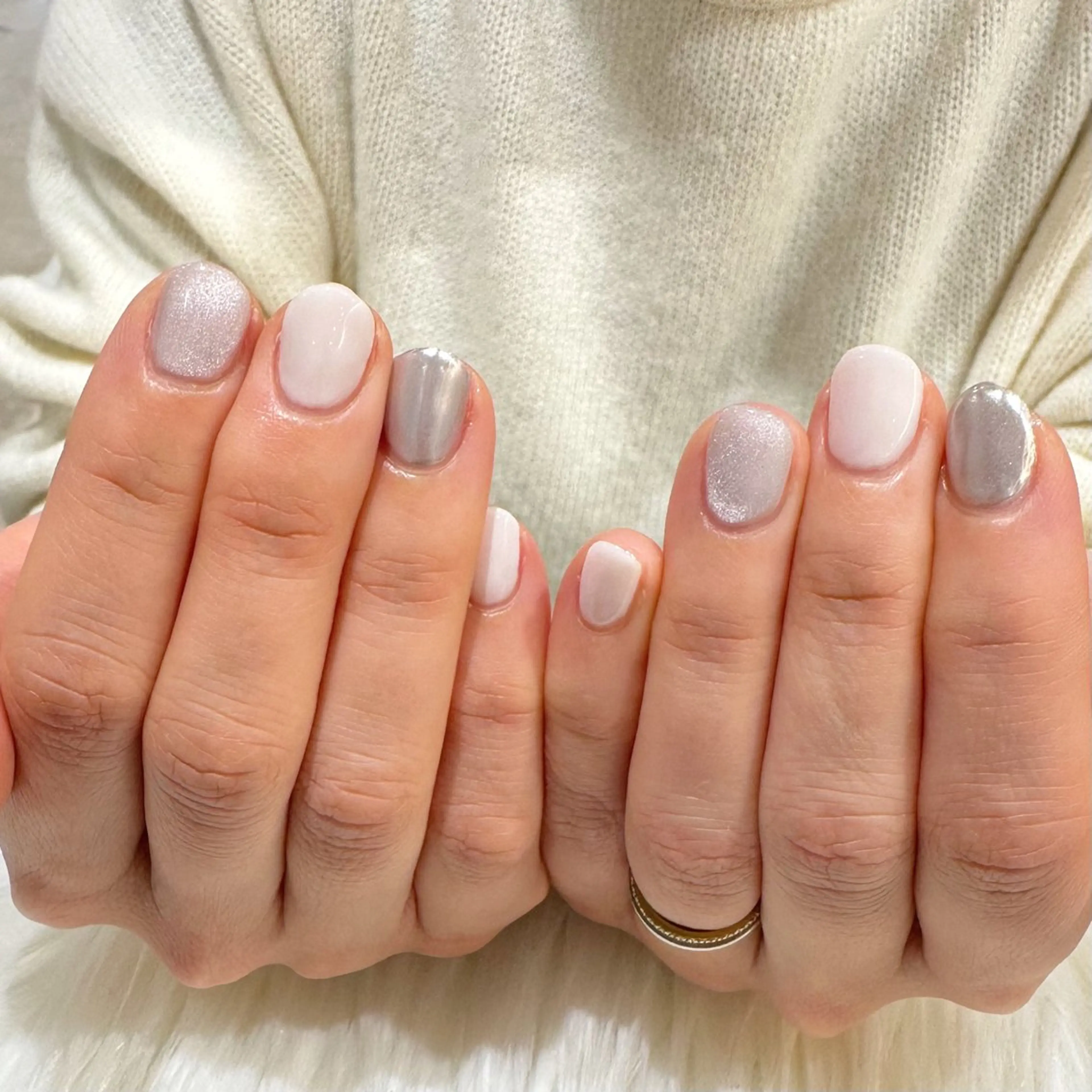 ネイル マグネットネイル ミラーネイル シルバー シンプルネイル ホワイト Umezawa Minoriのネイルデザイン