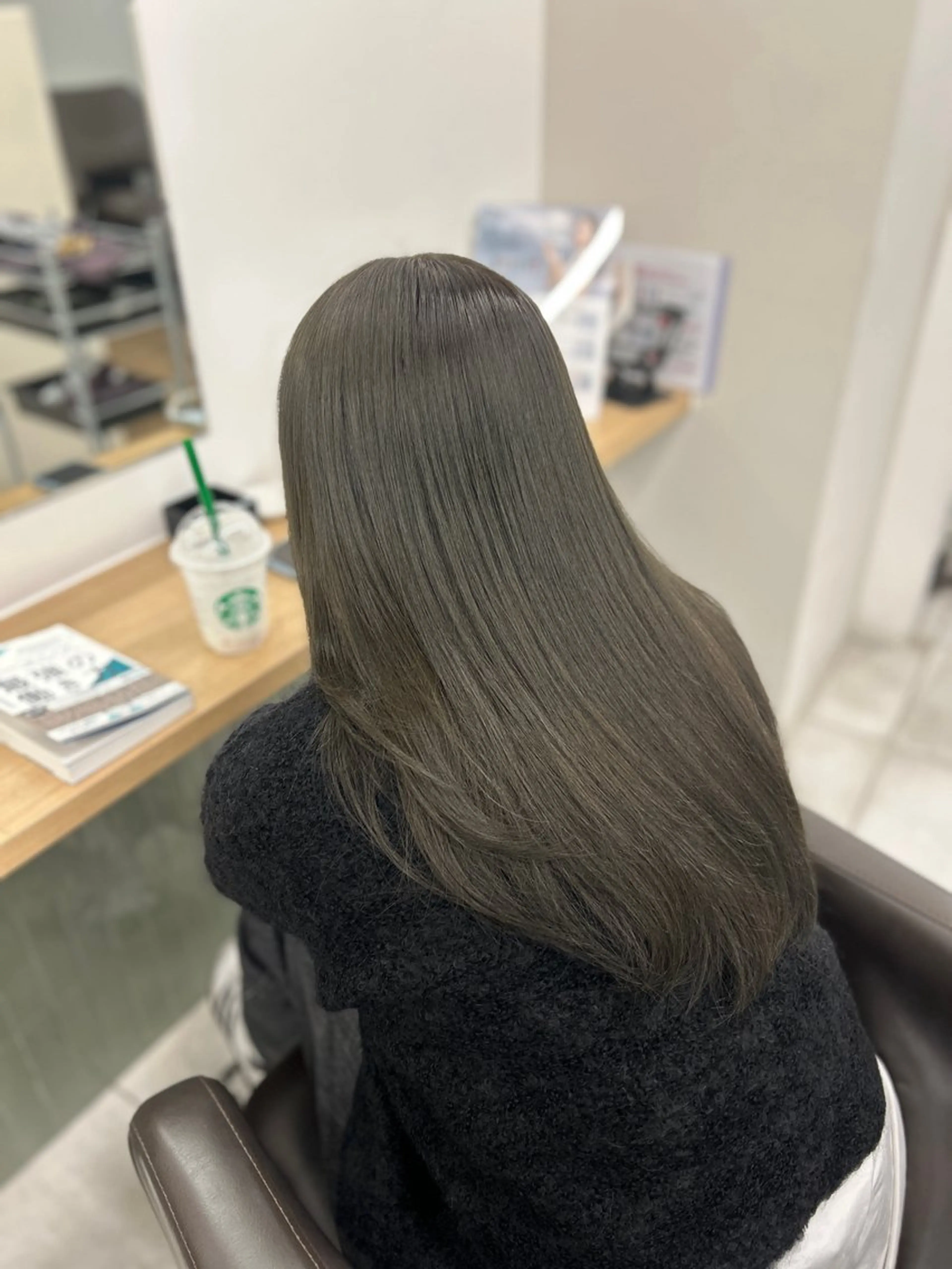 セミロング カラー ヘアアレンジ ベージュカラー ブリーチ グレージュ ブリーチなしカラー オリーブベージュ 【代表】 たき〜のヘアスタイル