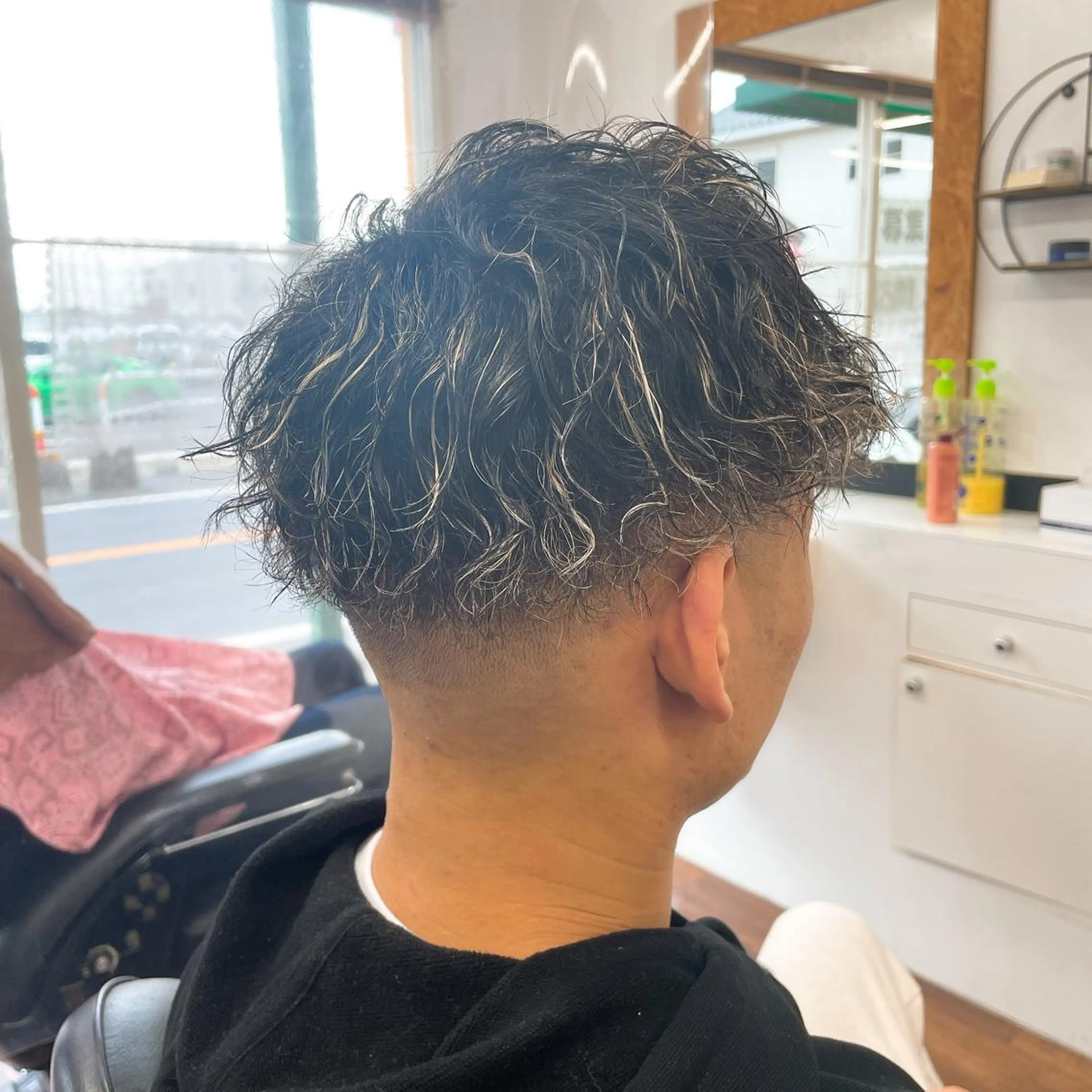 ショート パーマ メンズ フェードカット スキンフェード 本橋 琴実のヘアスタイル