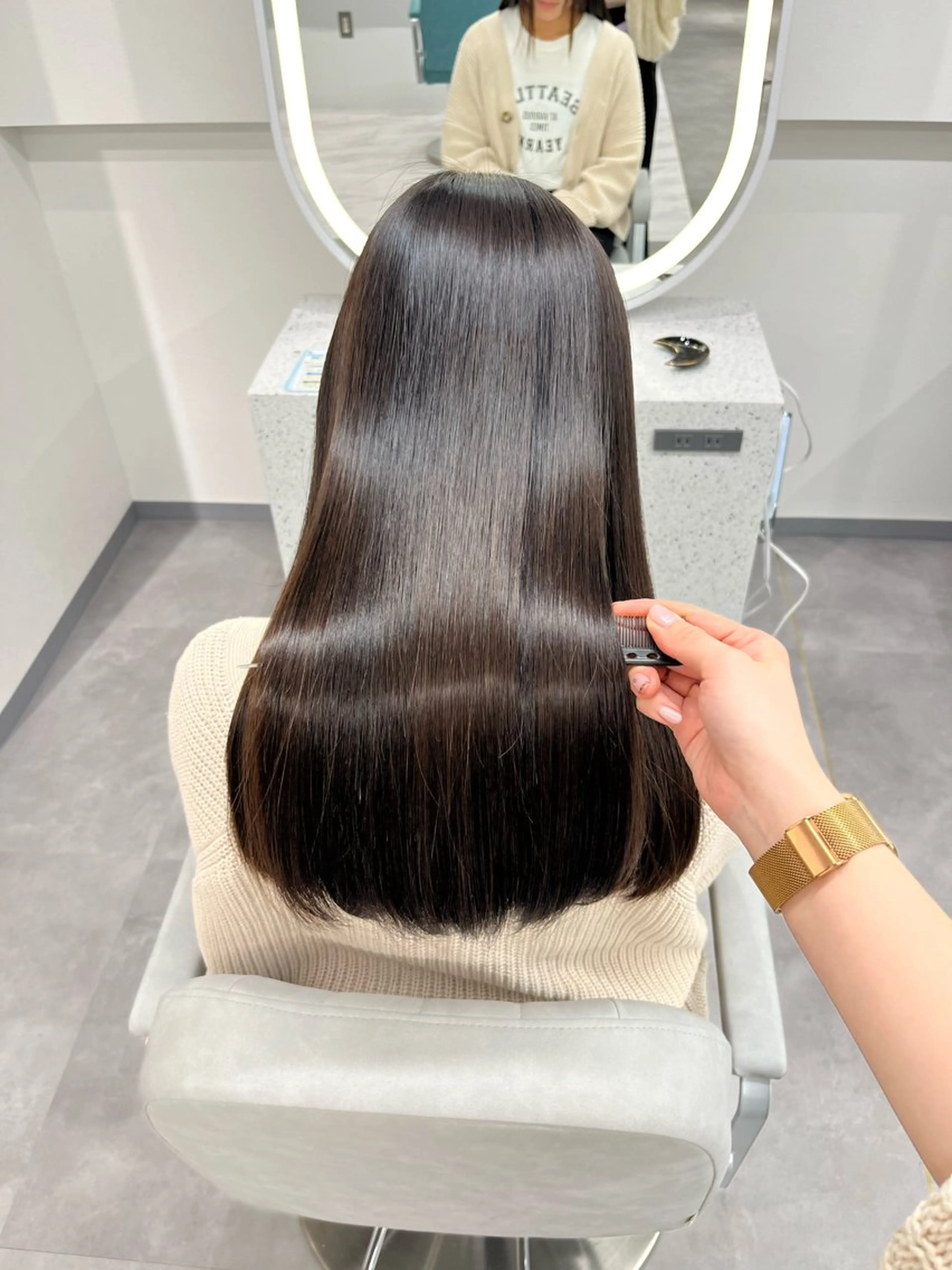 ロング 𝑪𝒐𝒍𝒐𝒓 *𝒆  ［コロレ］のヘアスタイル