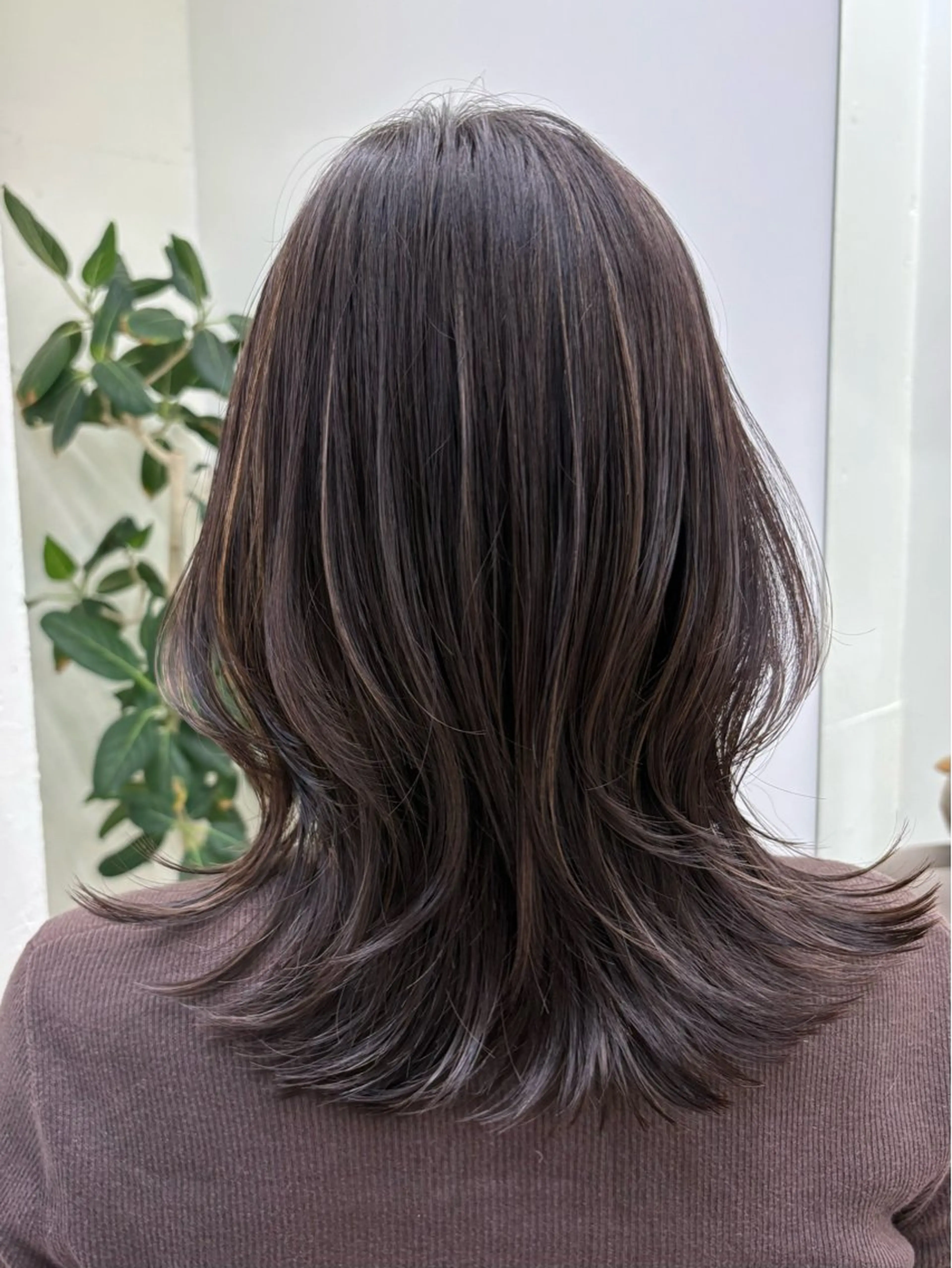 ミディアム カラー カット ヘアカラー トリートメント 新實 ゆりあのヘアスタイル