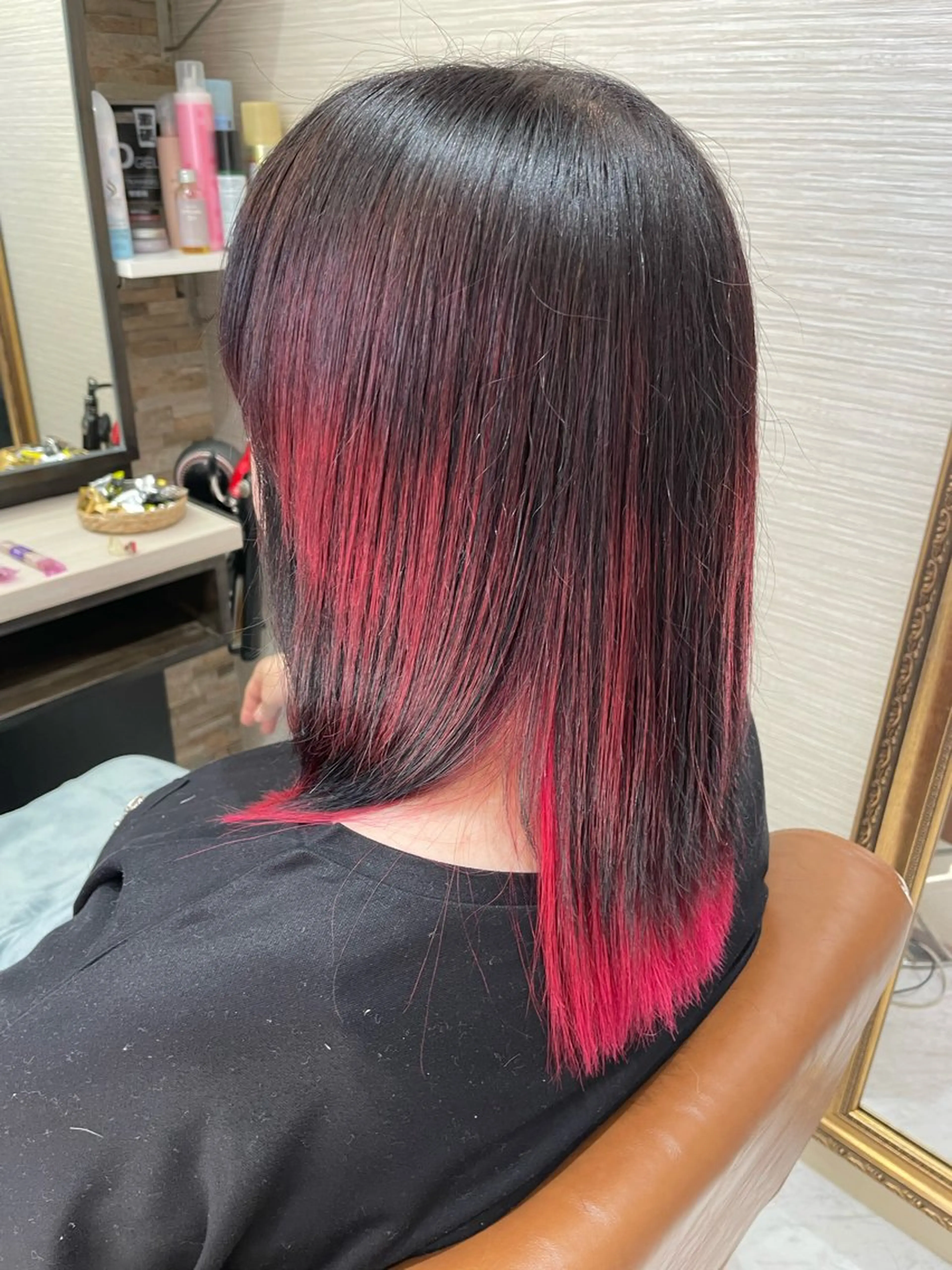 ミディアム アンジー サロンドヘアーのヘアスタイル