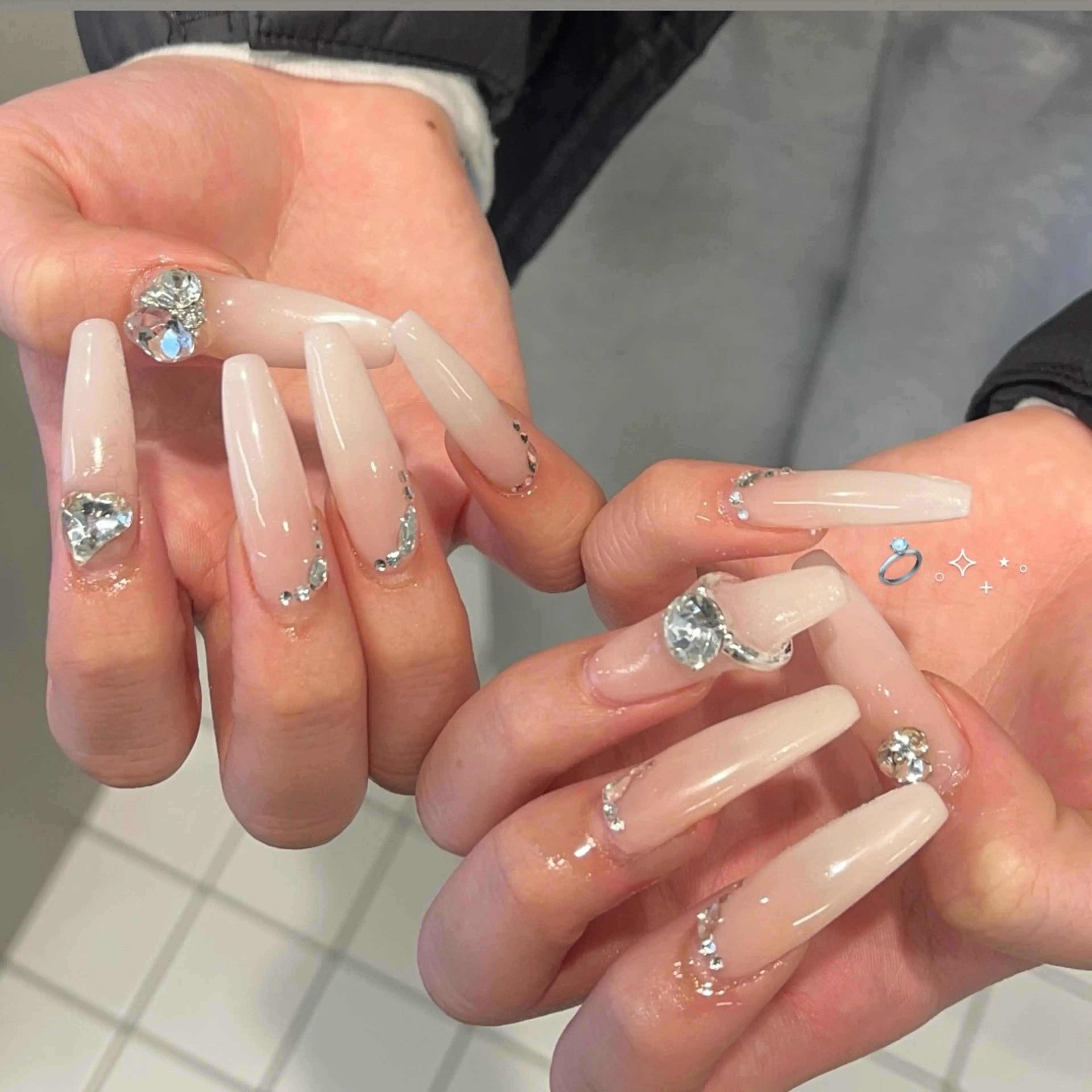 ネイル キラキラネイル レース ロングネイル リボン 冬ネイル ハンドネイル eight nail 春菜のネイルデザイン