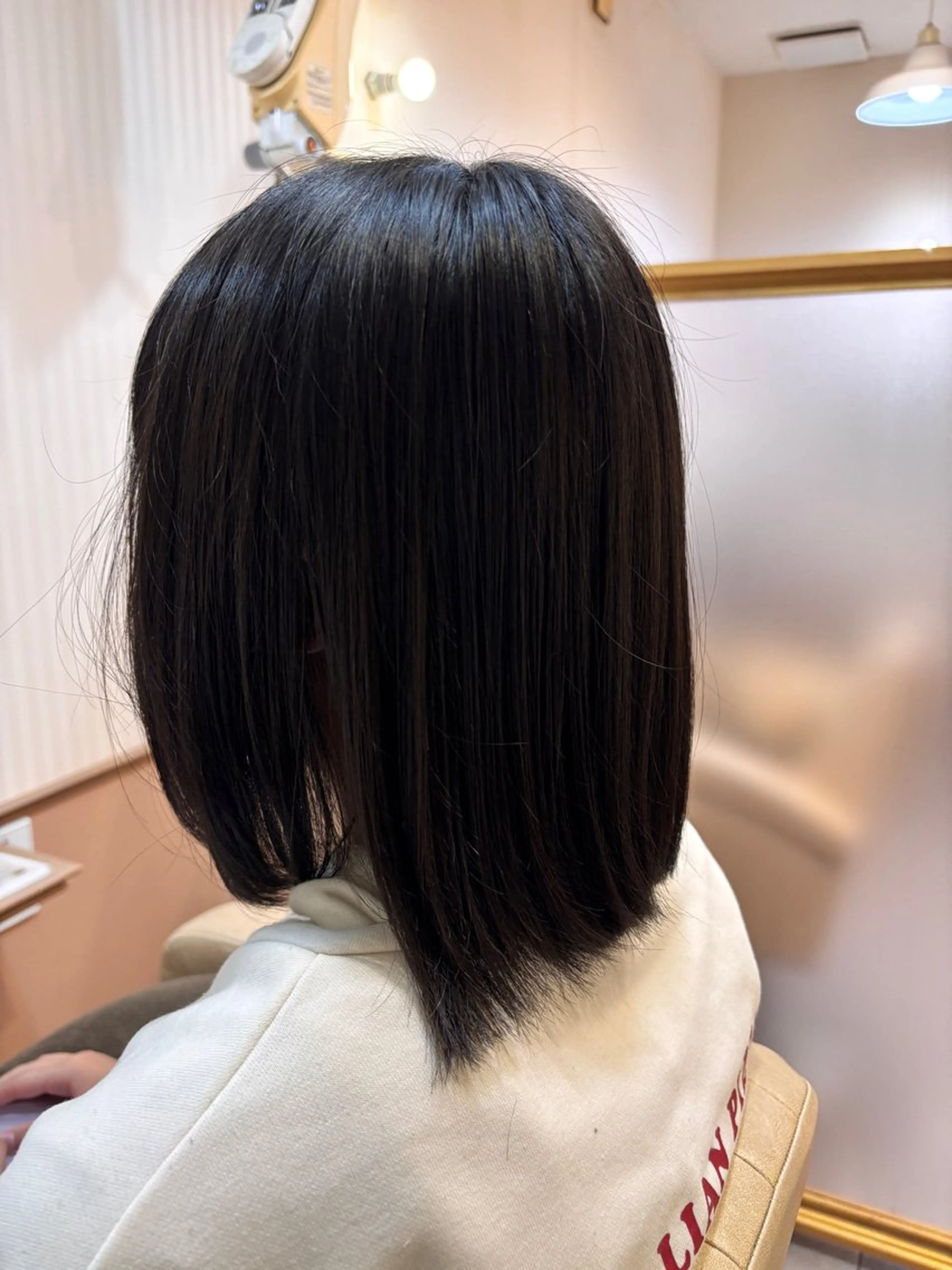 ミディアム 吉井 愛のヘアスタイル