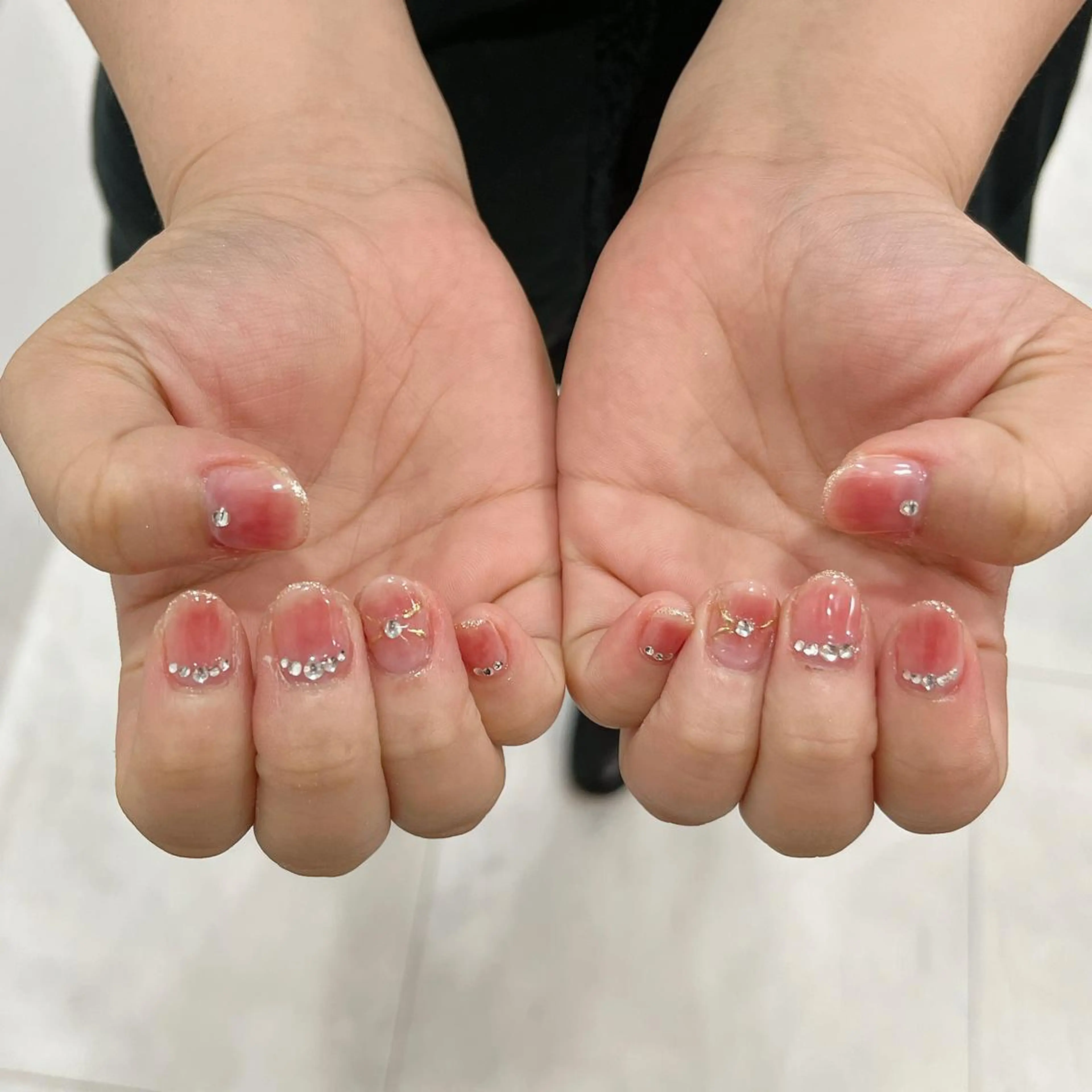 ネイル チークネイル ゴージャス ストーンネイル ハンドネイル Bianca TORII🌞のネイルデザイン