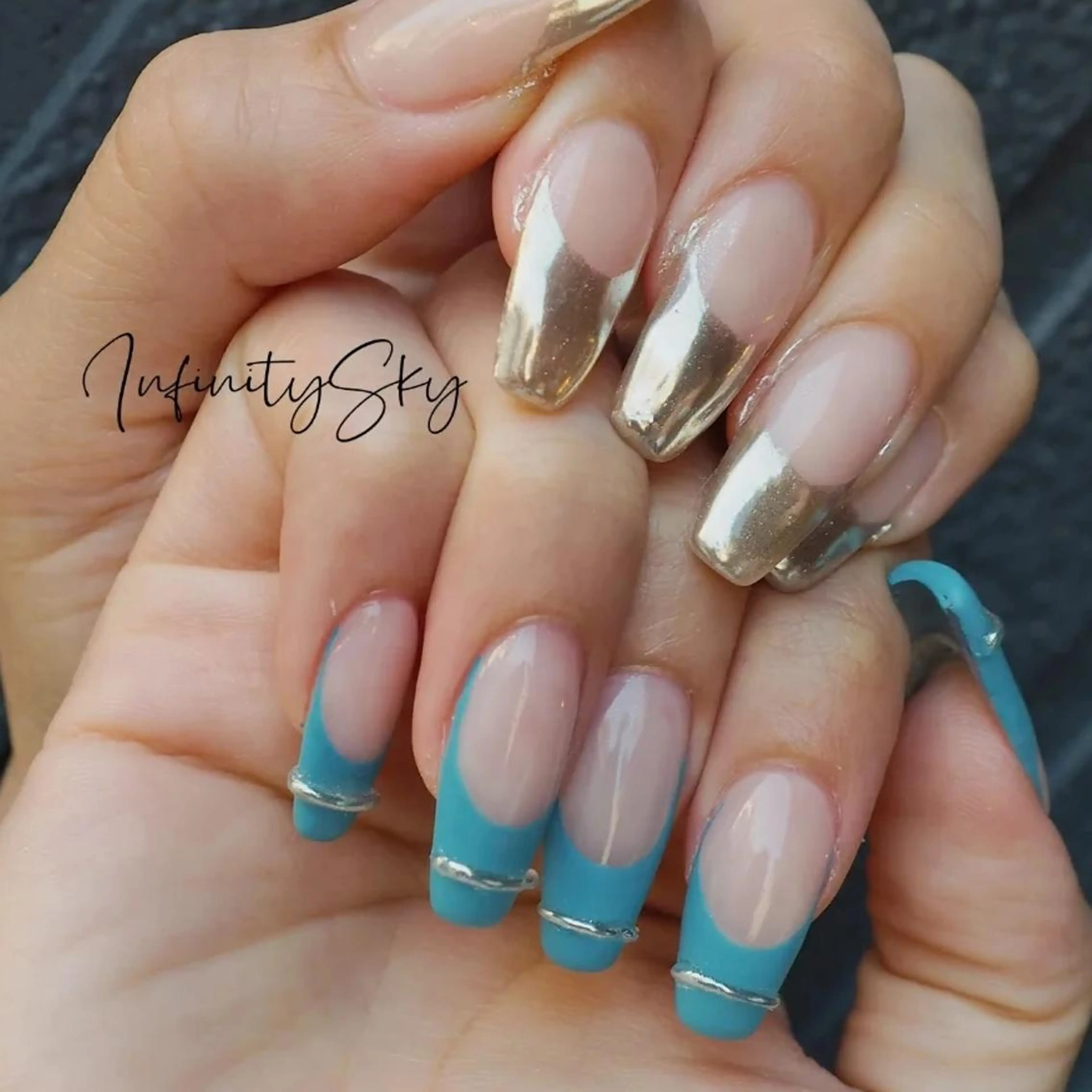 ネイル ミラーネイル ニュアンスネイル ハンドネイル infinity skyのネイルデザイン
