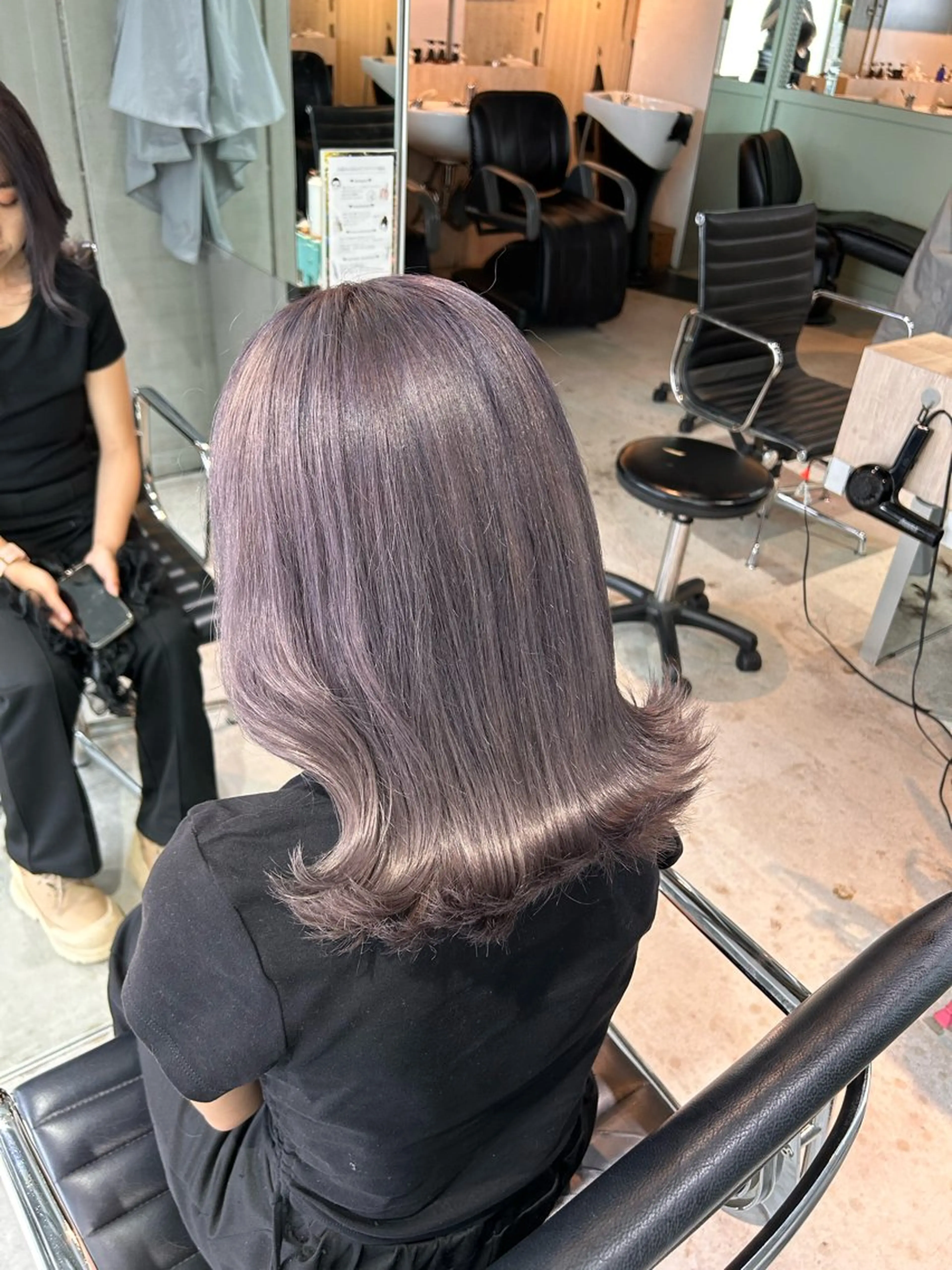 セミロング カラー ブリーチ ラベンダーカラー ラベンダーグレー ヘアカラー 大阪美容室 Rioのヘアスタイル