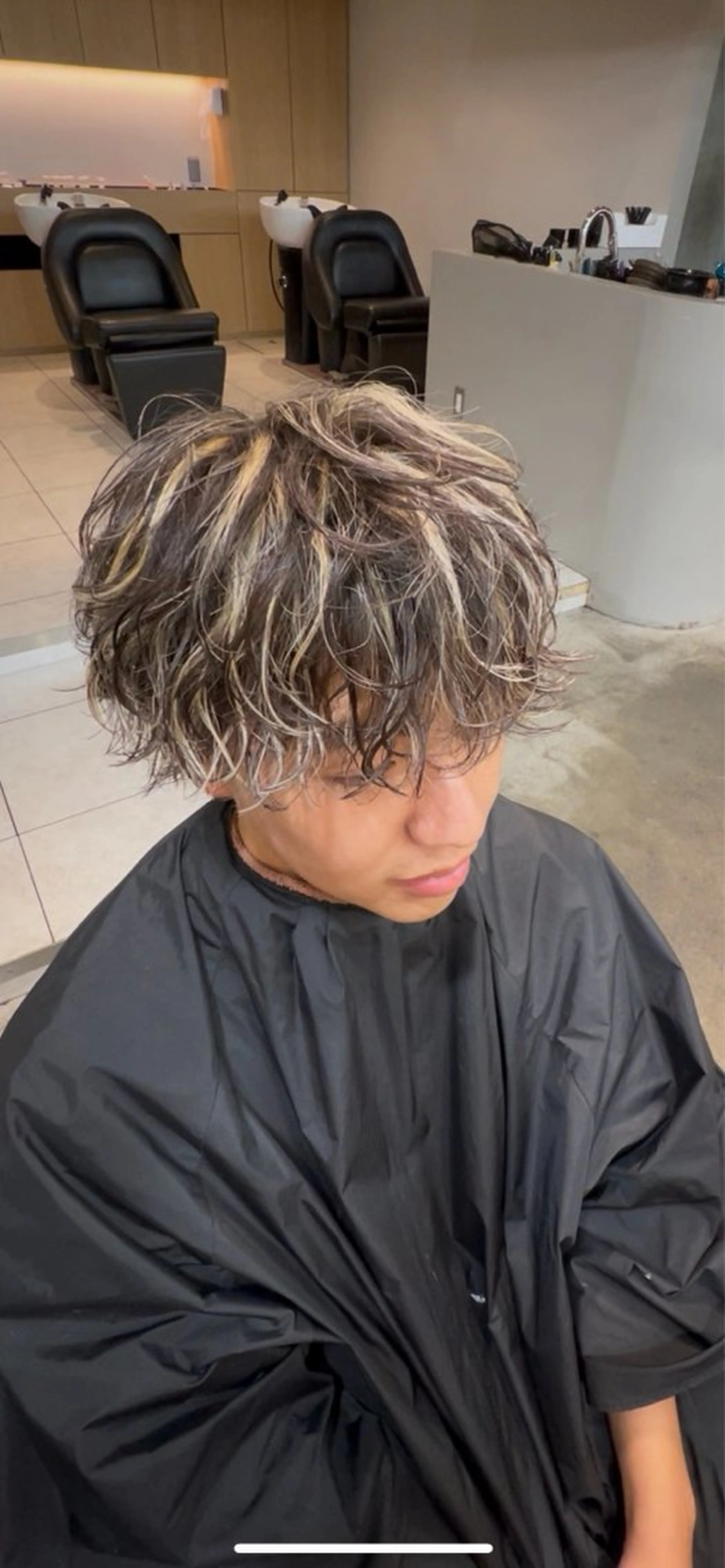 カラー パーマ メンズ メンズハイライト メンズパーマ ハイライトカラー ヘアカラー AITOKYO たけし／メンズのヘアスタイル
