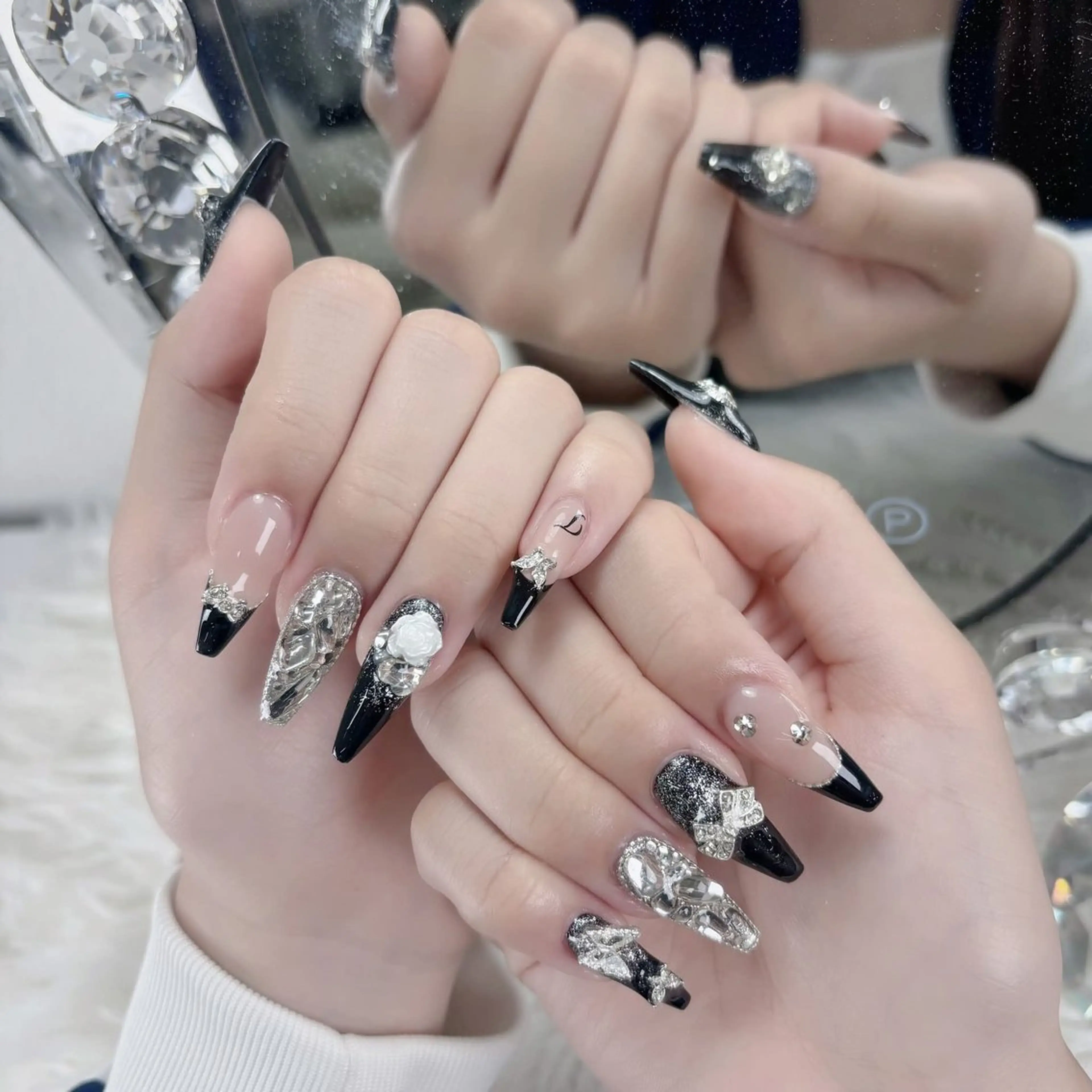 ネイル オーロラネイル チークネイル フラッシュネイル フレンチネイル ジェルネイル ハンドネイル ハンドケア Nova Nail Nambaのネイルデザイン