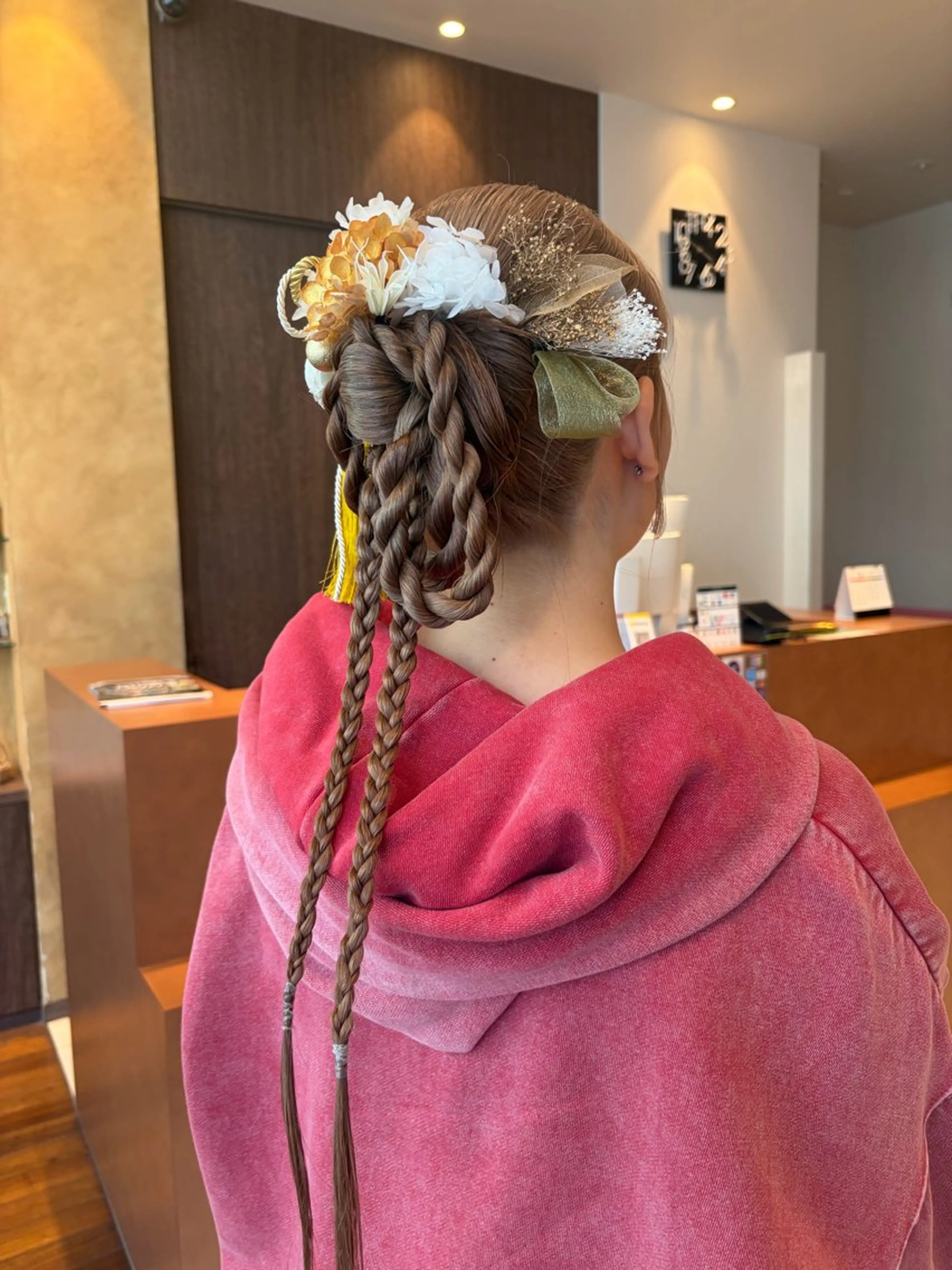 ヘアアレンジ ヘアセット ルナ|縮毛矯正 ×デザインカラー🥝のヘアスタイル