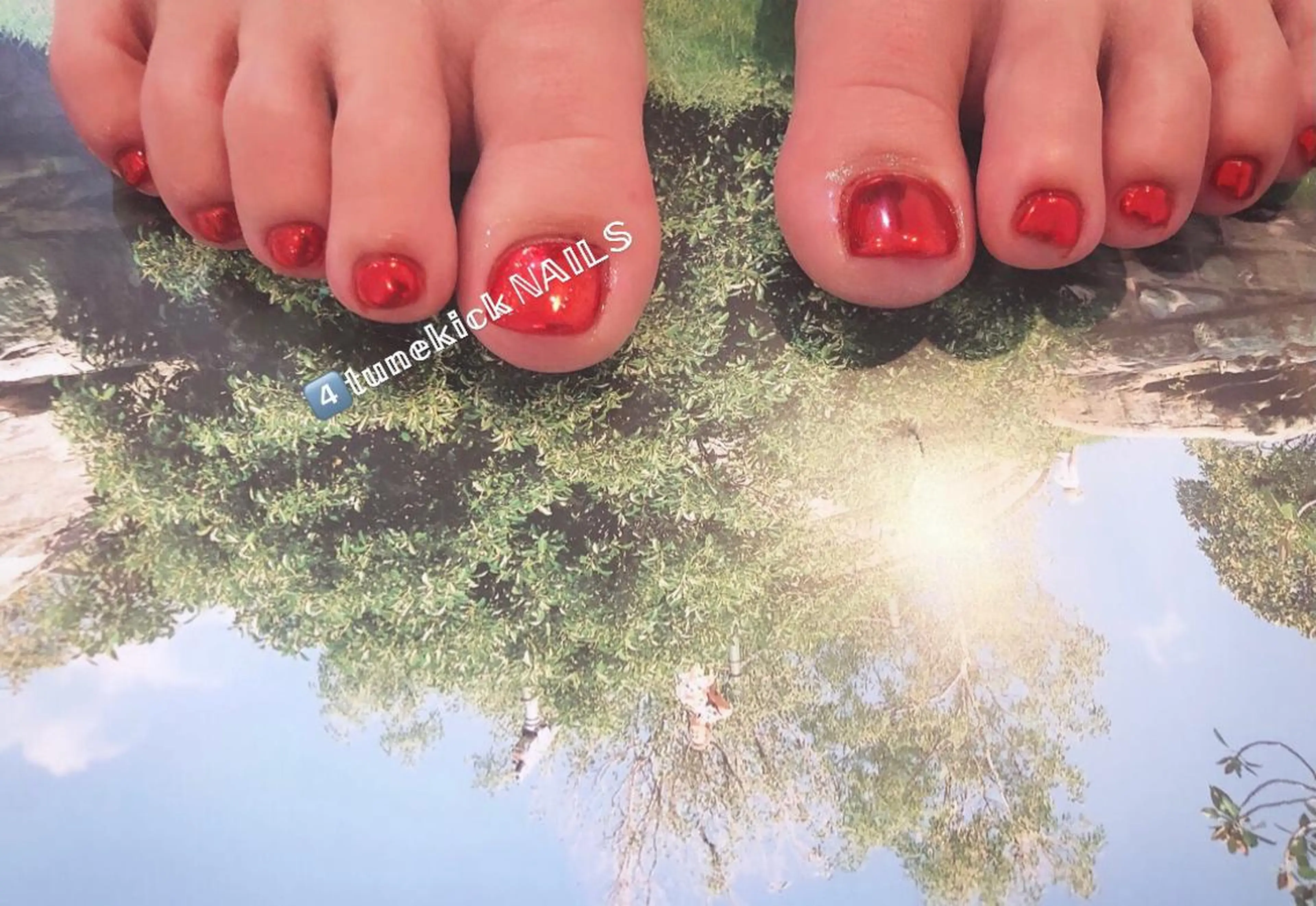 ネイル ミラーネイル 赤色 4tunekick NAILS(フォーチュンキックネイルズ)所属・星野 淳子のネイルデザイン