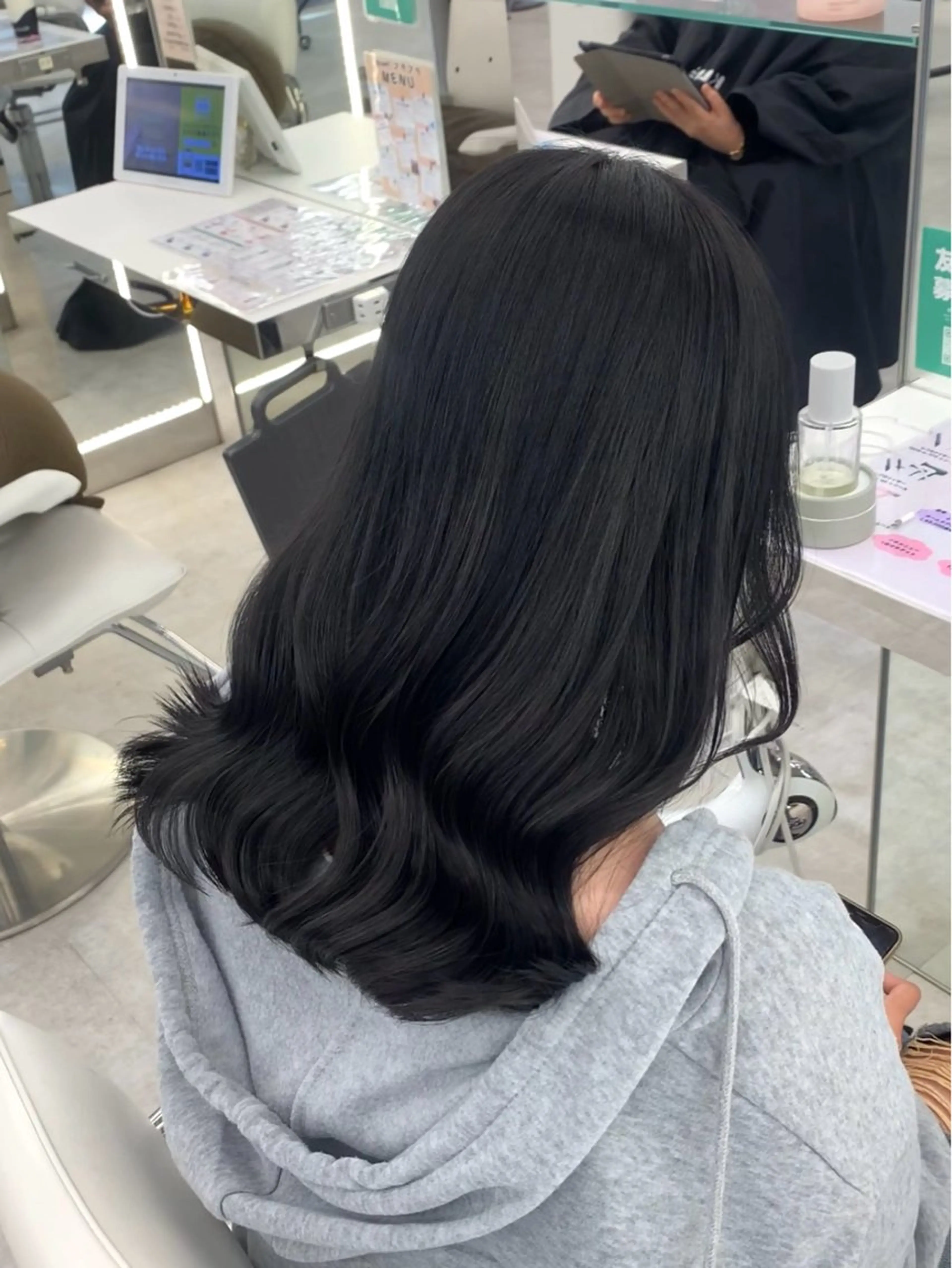 ロング ヘアカラー 🇰🇷韓国ヘア🎀 レイヤー🤍MOEのヘアスタイル