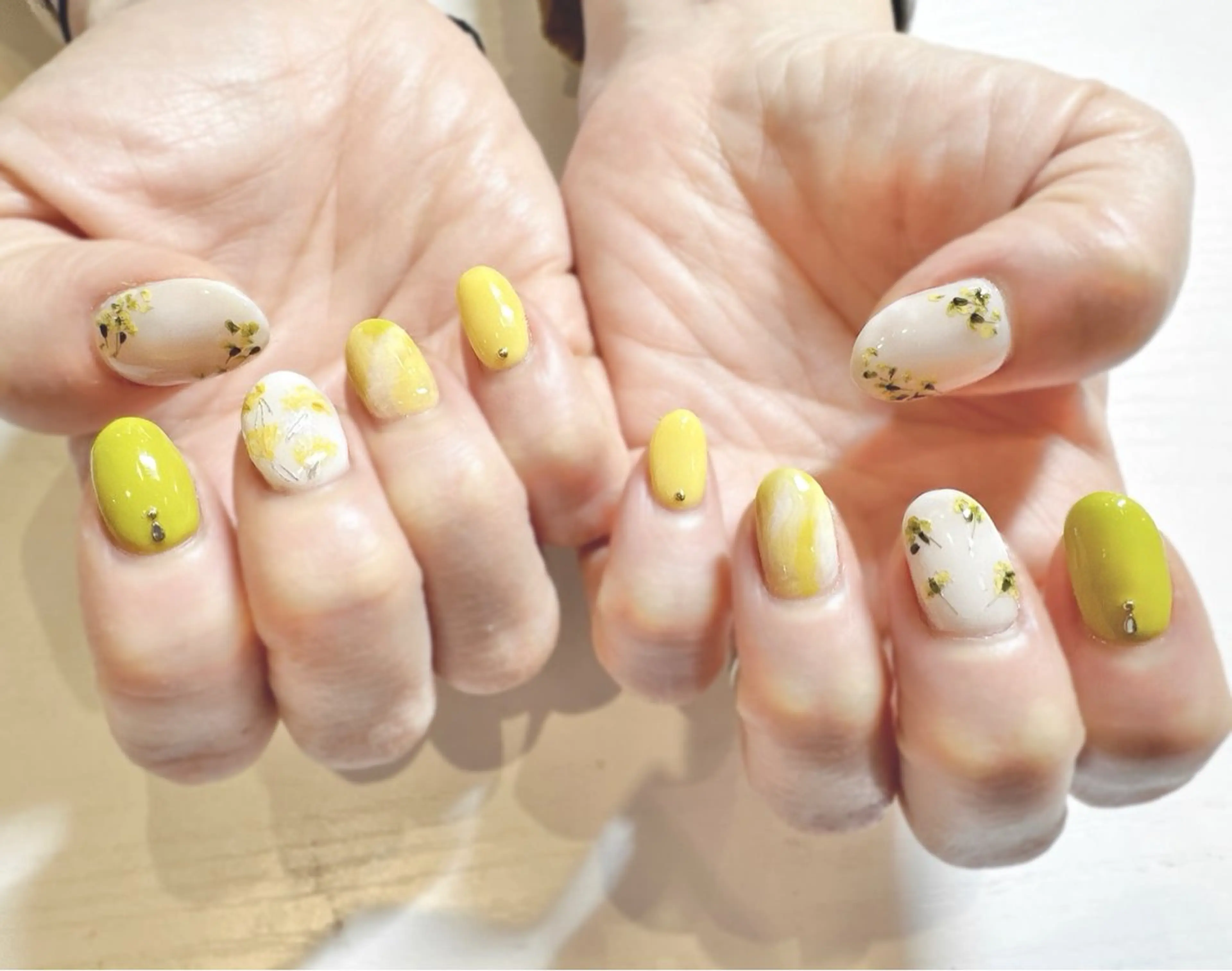 ネイル 美容室ピクシー所属・江藤 響子のネイルデザイン