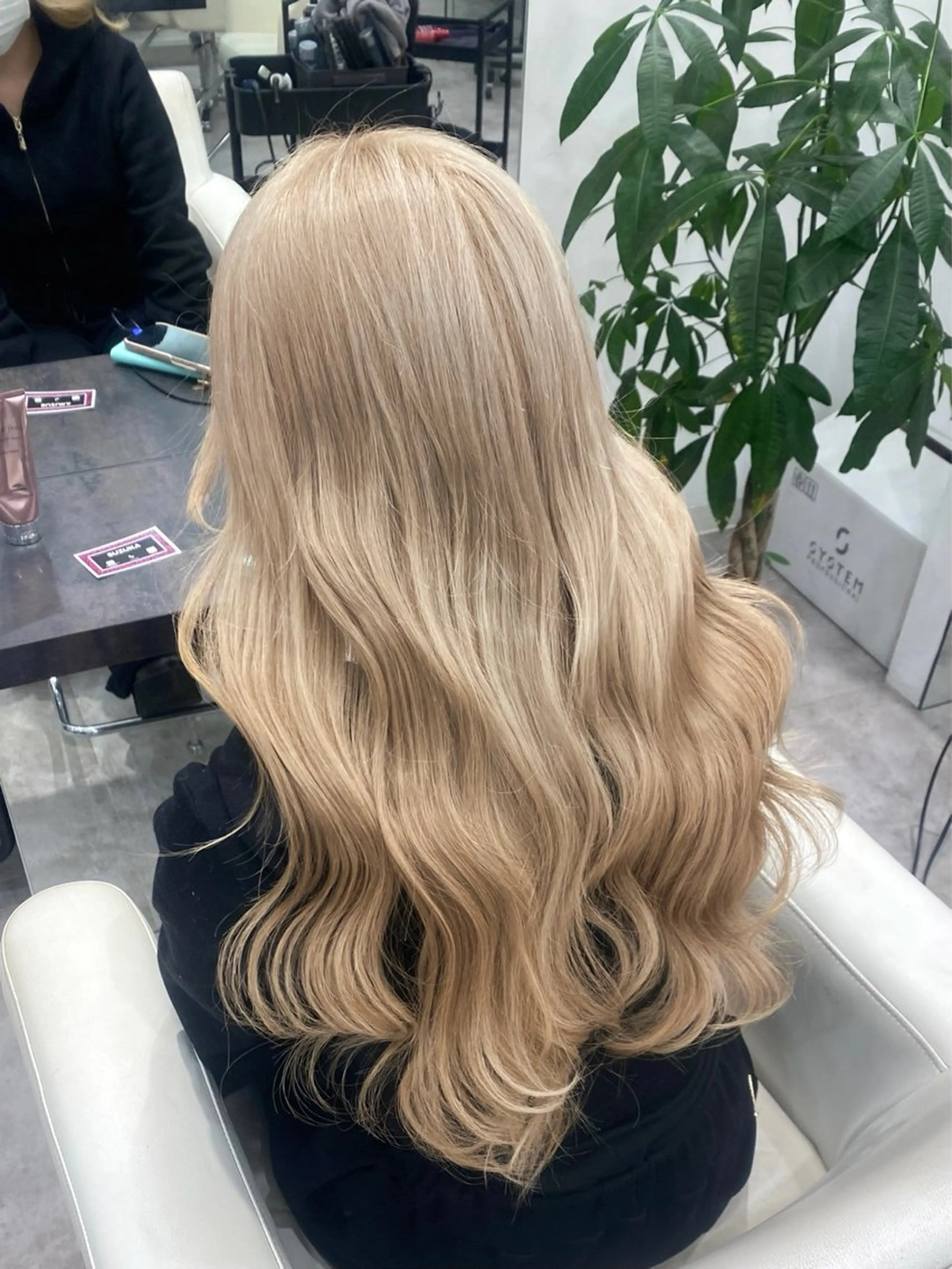 ロング カラー ベージュカラー ミルクティーベージュ ホワイトミルクティーベージュ ヘアカラー トリートメント 透明感カラー/髪質 改善🎀suzukaのヘアスタイル