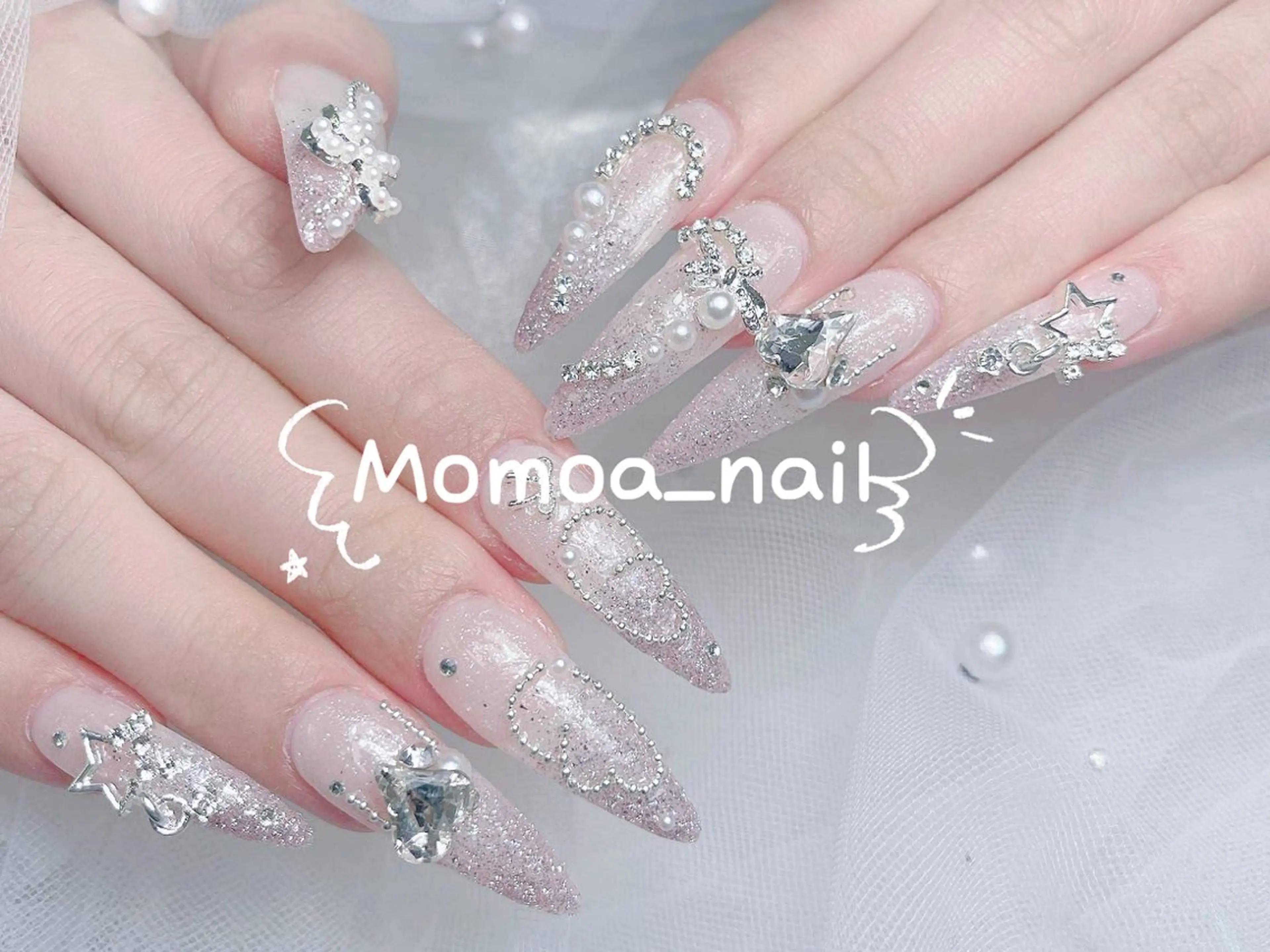 ネイル キラキラネイル スカルプネイル ハンドネイル MoMoA Nail ネイル長さ出し専門店のネイルデザイン