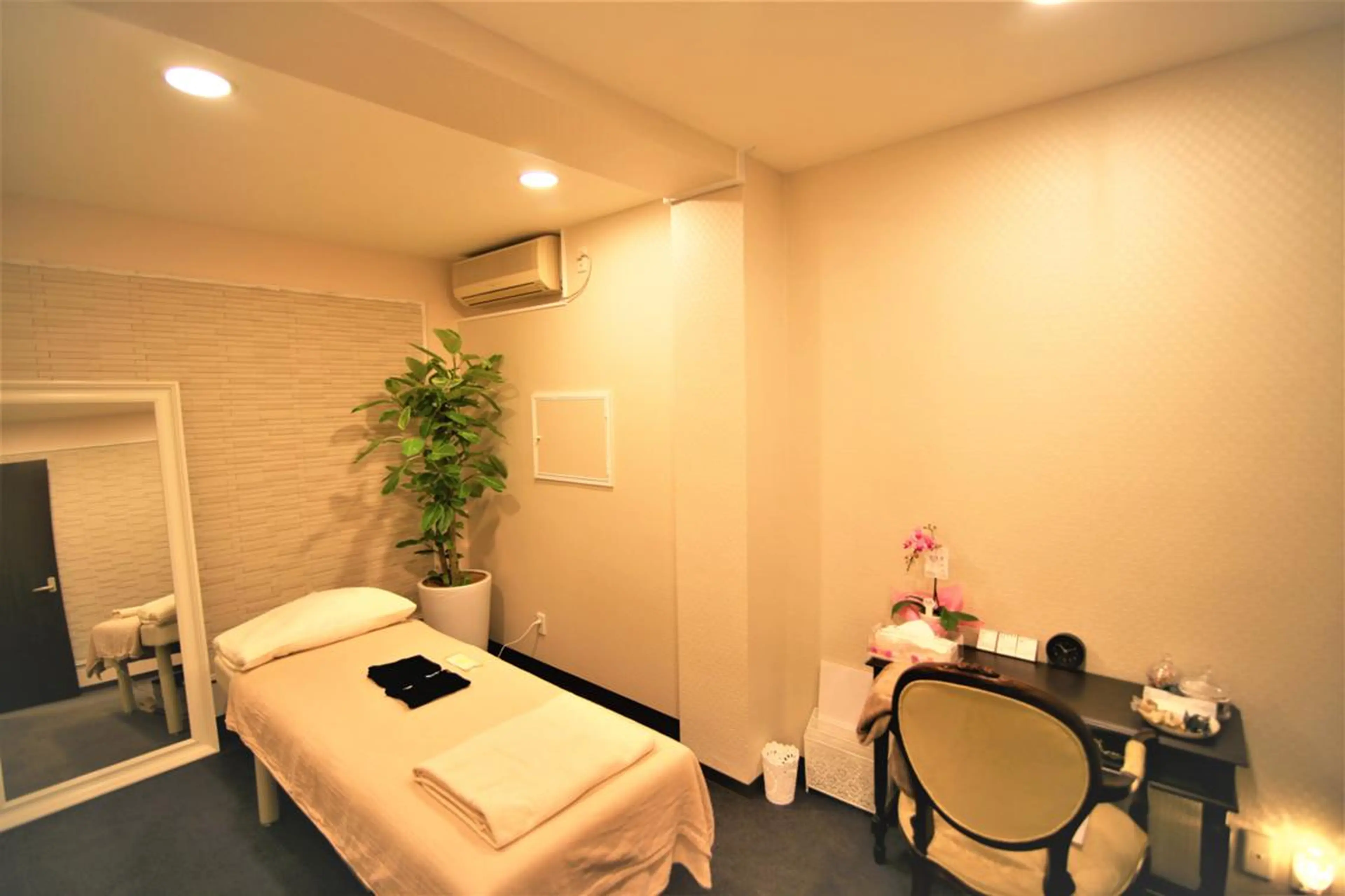 マツエク・マツパ 姿勢・骨盤/小顔矯正 痩身ダイエット 横田のエステ・リラクイメージ