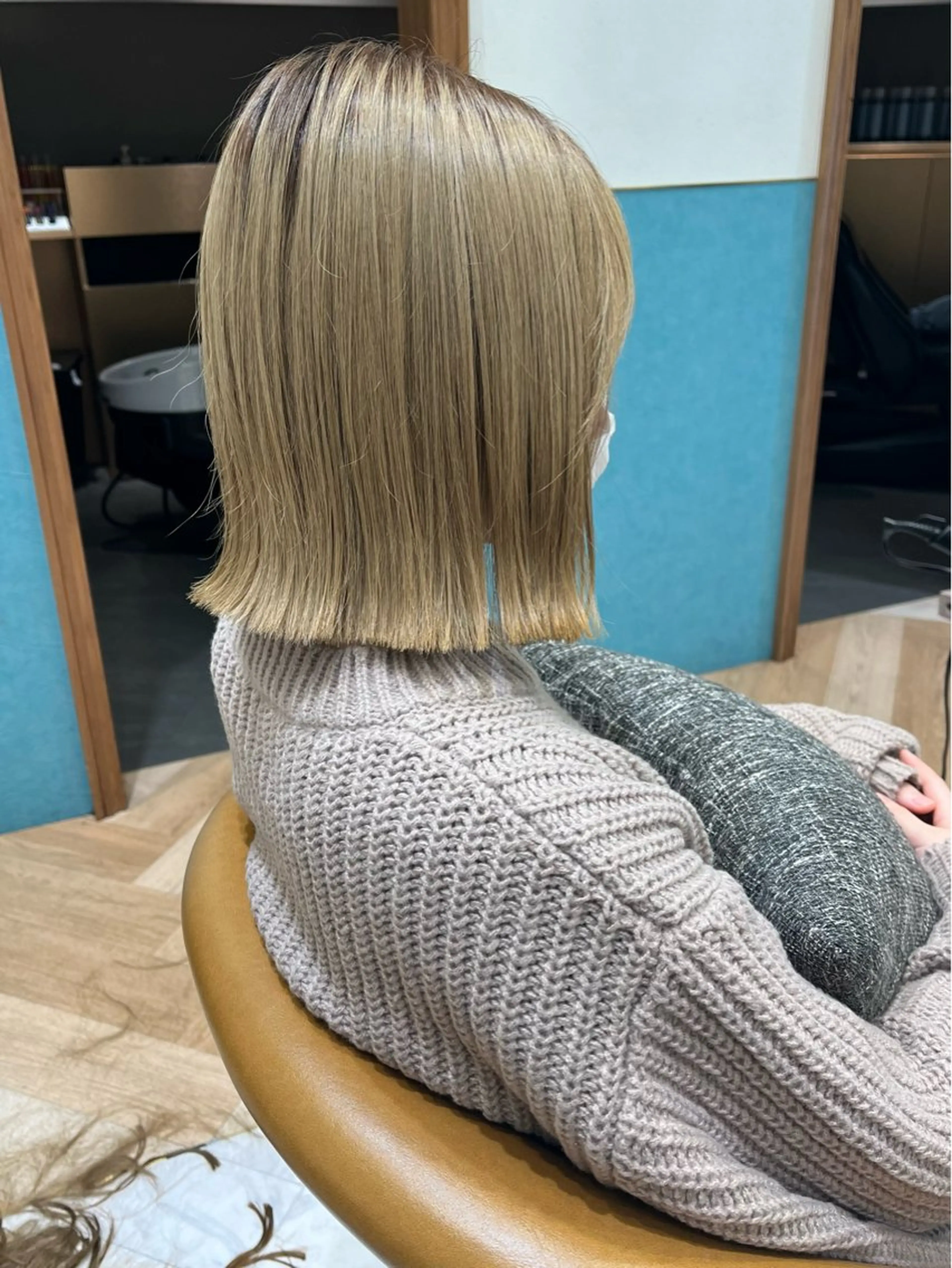 ミディアム カラー ハイトーンカラー ボブ 外ハネヘア stylist/ボブ ことの/韓国レイヤーのヘアスタイル