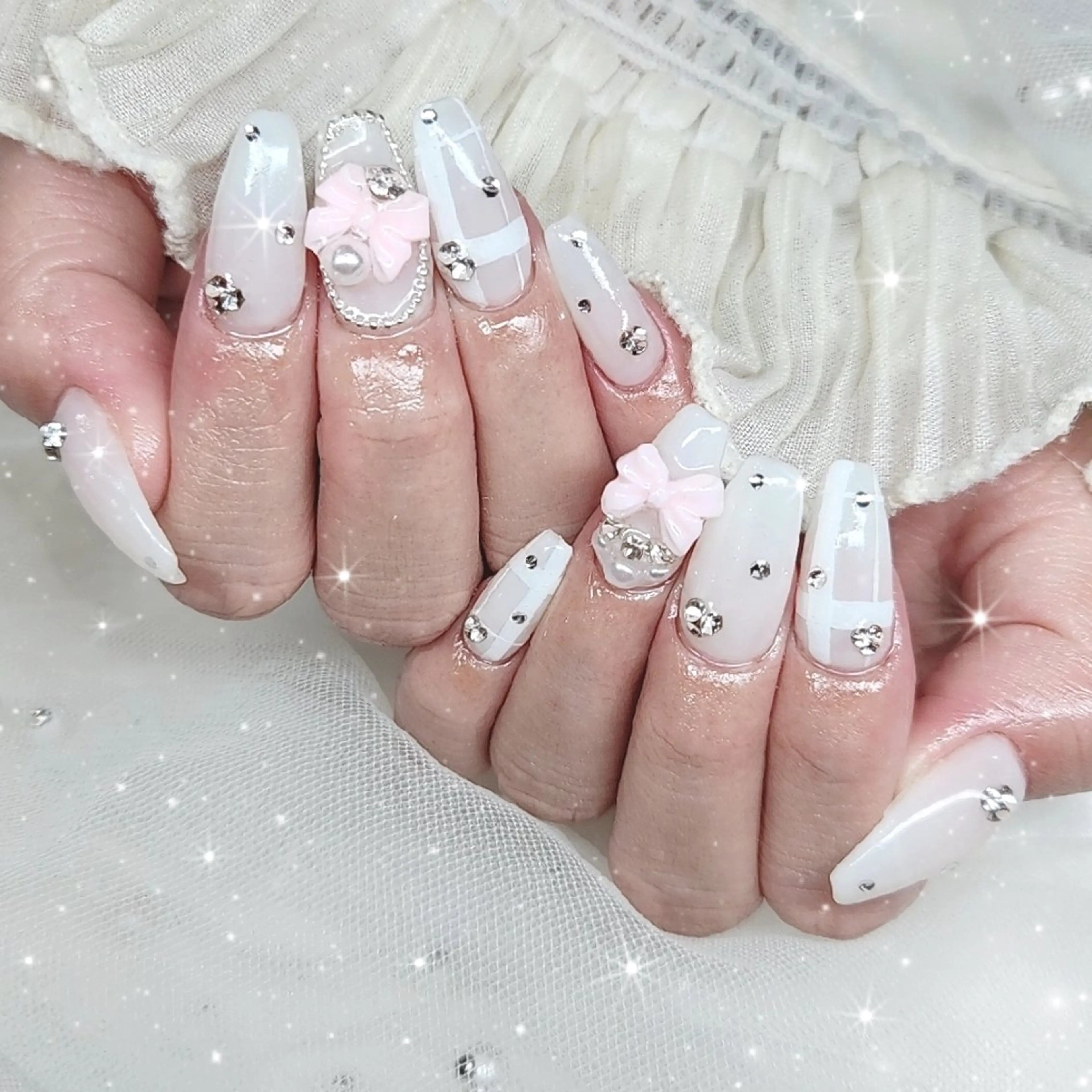 ネイル ピンク リボン ホワイト ハンドネイル sissy hatsuneのネイルデザイン